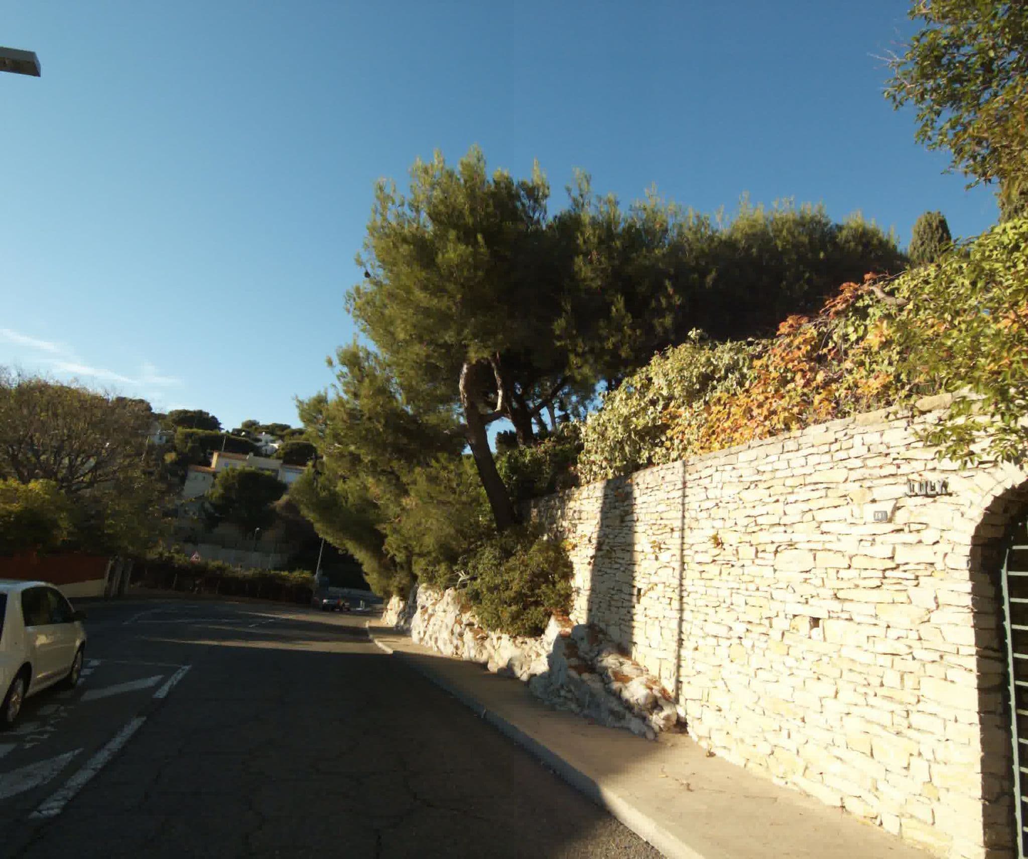 Street view near The Address Cassis, Cassis — © sogefi (CC BY-SA · Mapillary)