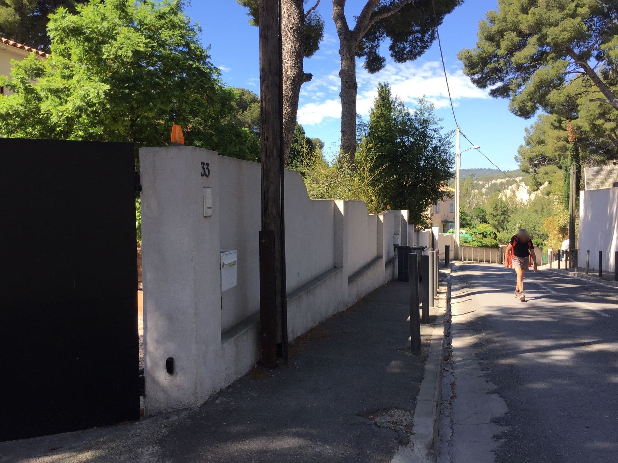 Street view near La Villa De Port-Miou, Cassis — © thepriben (CC BY-SA · Mapillary)