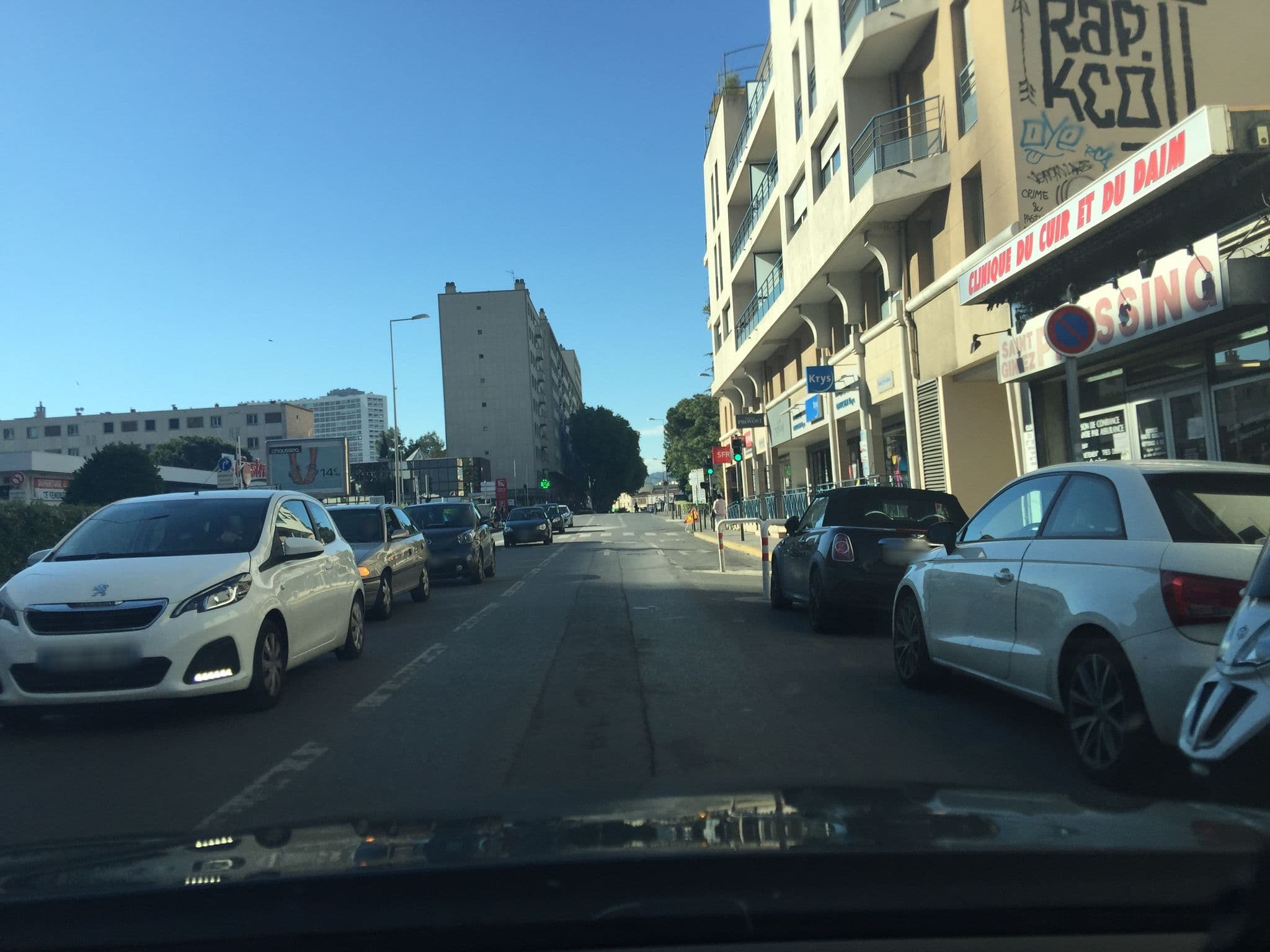 Street view near Hôtel Raphael Prado, Saint-Giniez — © xdu (CC BY-SA · Mapillary)