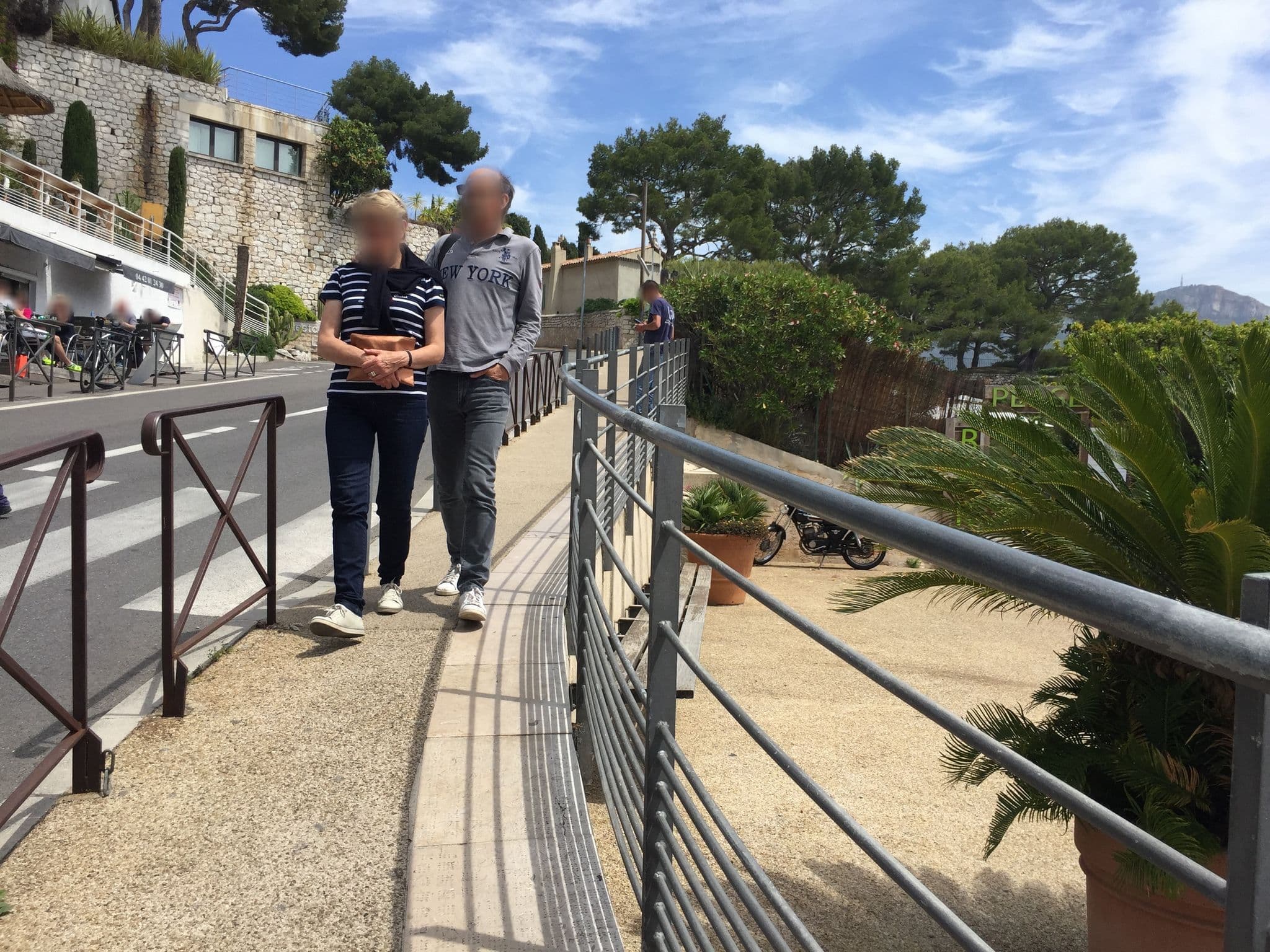 Street view near Hotel Mahogany, Cassis — © thepriben (CC BY-SA · Mapillary)