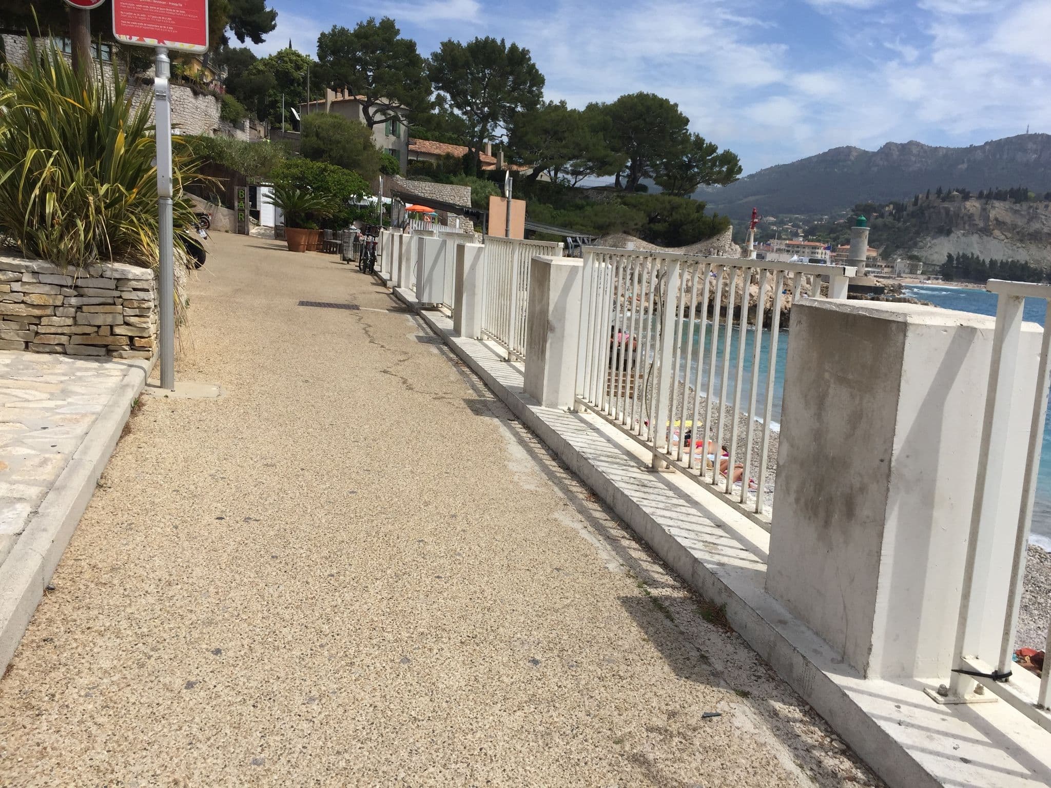 Street view near Hôtel De La Plage, Cassis — © thepriben (CC BY-SA · Mapillary)