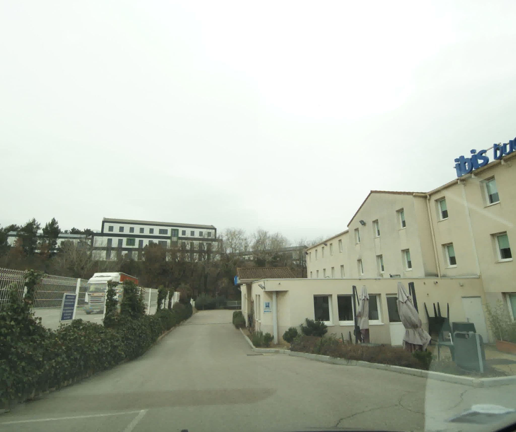 Street view near B&B Hôtel, Meyreuil — © sogefi (CC BY-SA · Mapillary)