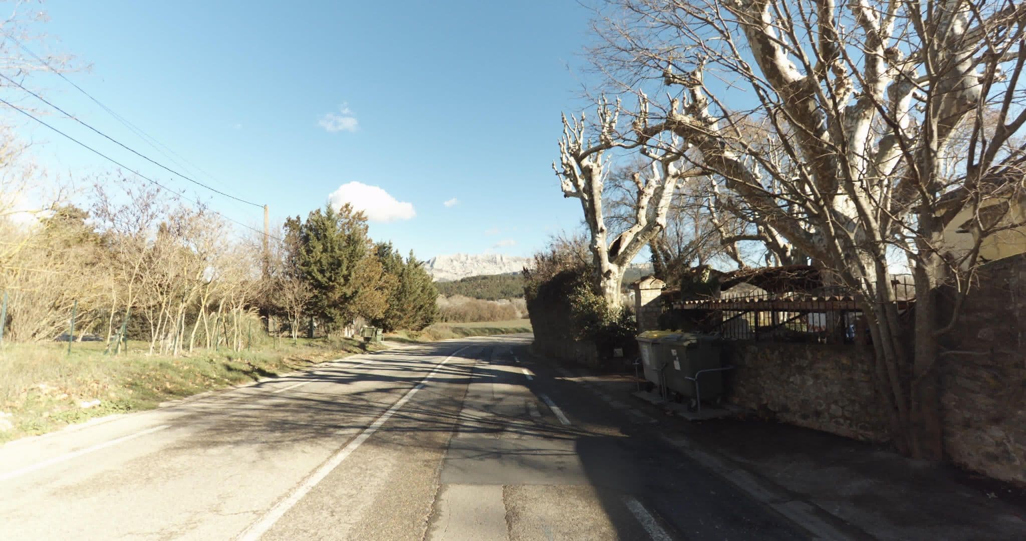 Street view near Domaine de Valbrillant, Meyreuil — © sogefi (CC BY-SA · Mapillary)