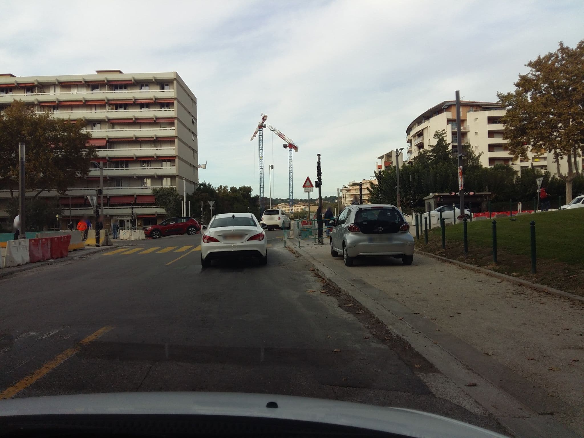 Street view near Cités Universitaires, Aix-en-Provence — © zimmy (CC BY-SA · Mapillary)