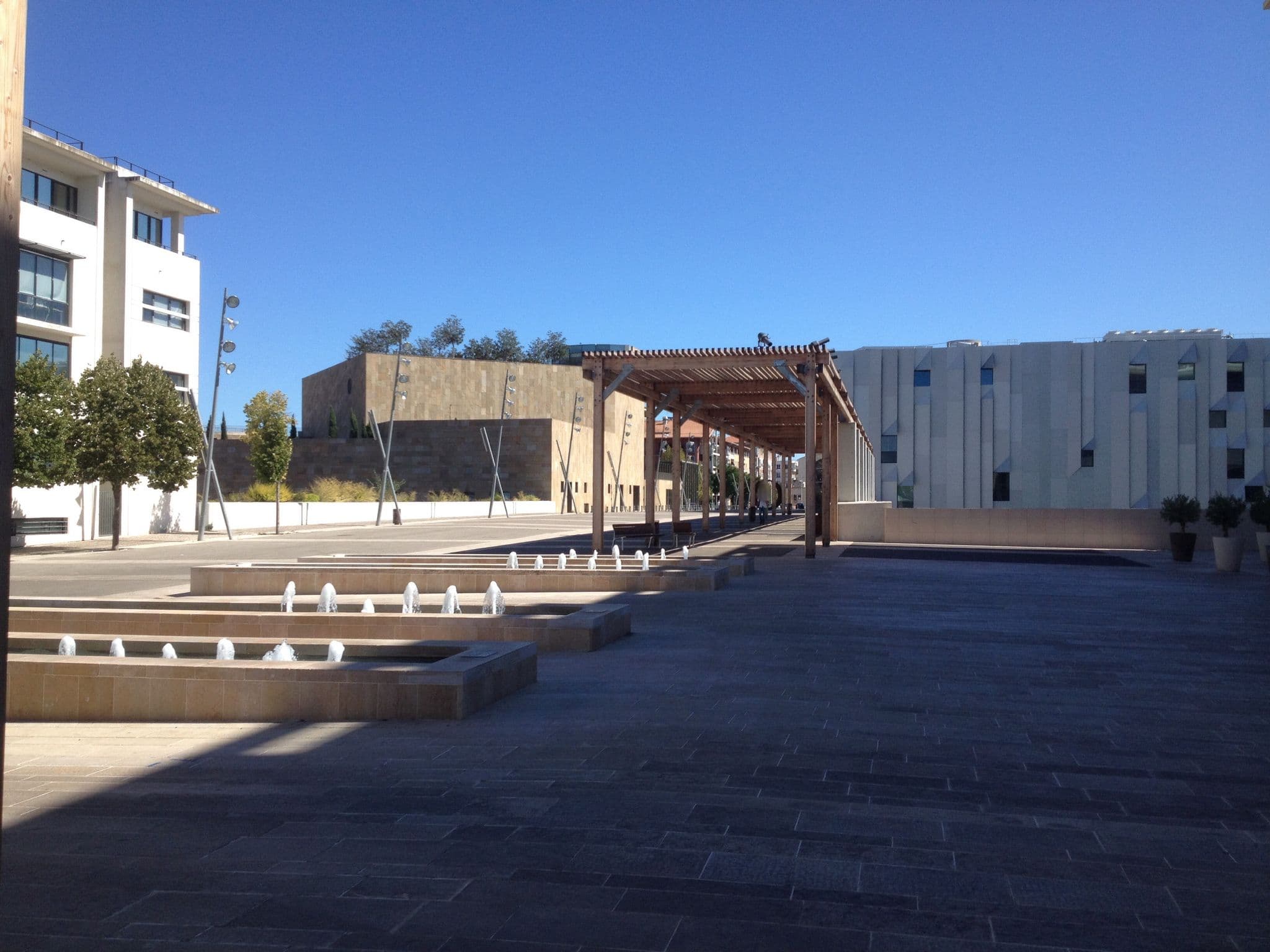 Street view near Sas Juvenal Mozart, Aix-en-Provence — © zimmy (CC BY-SA · Mapillary)