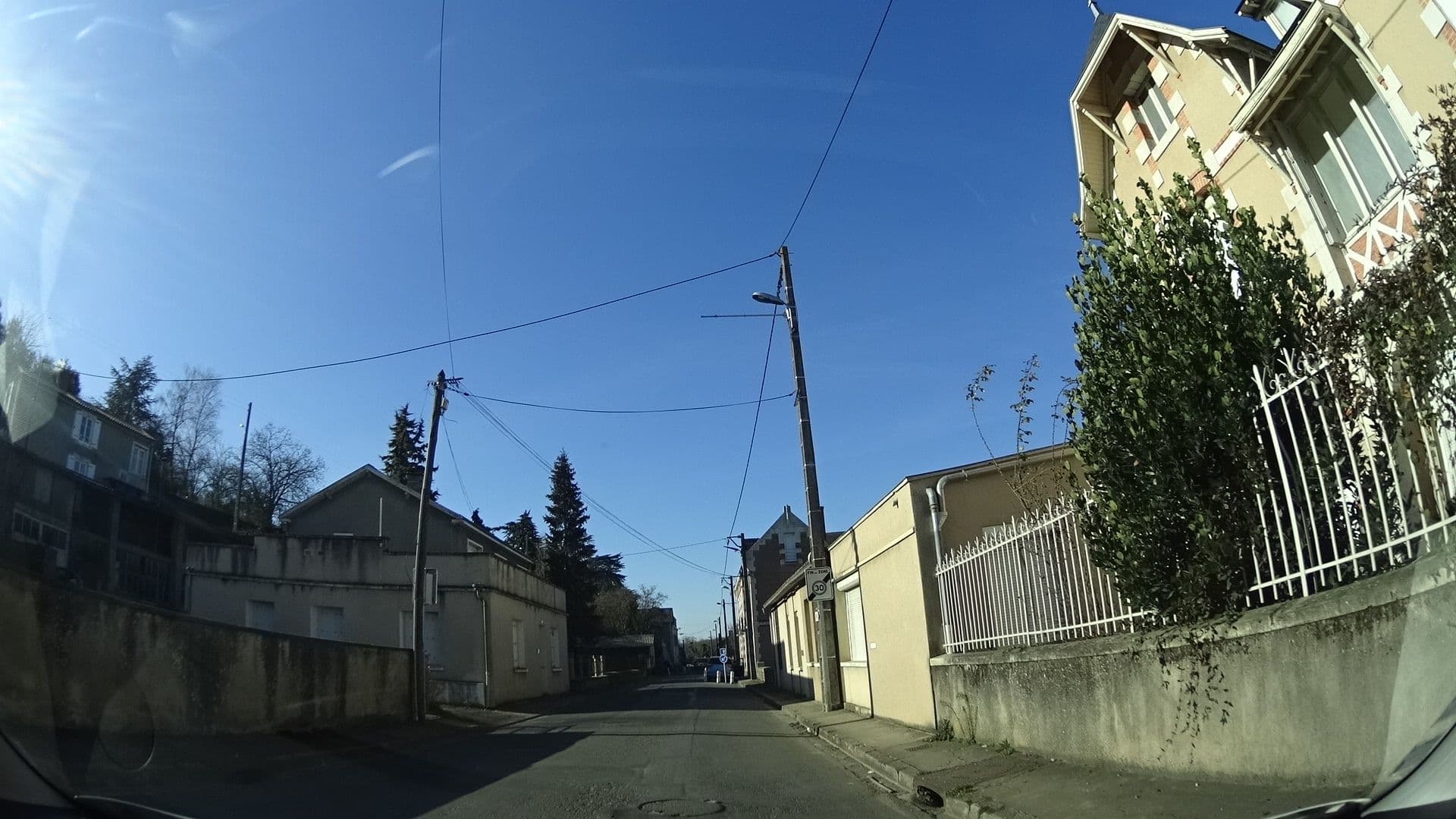 Street view near Aire de camping-cars de D'Airvault, Airvault — © panieravide (CC BY-SA · Mapillary)