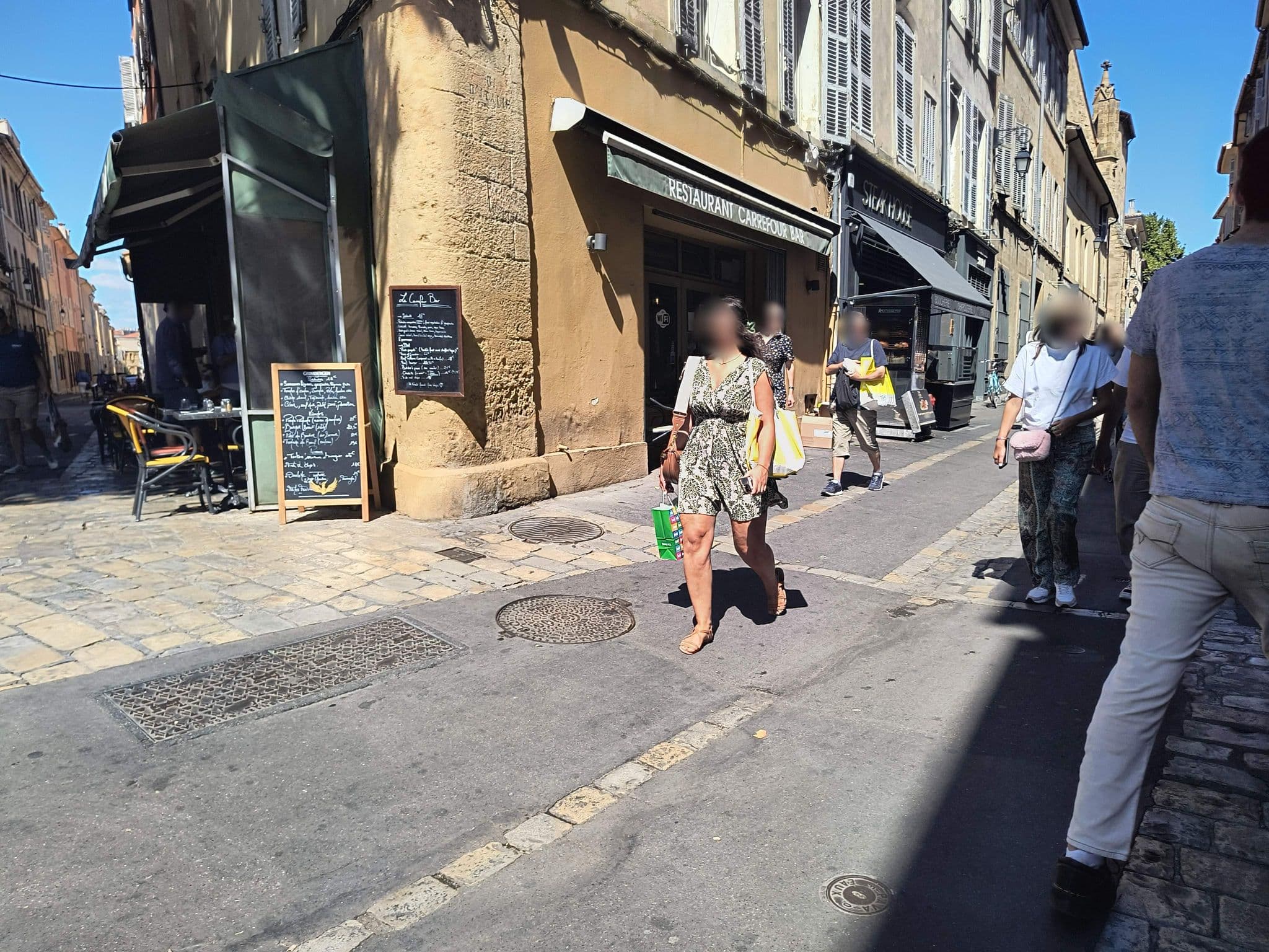 Street view near Duplex et Terrasse Mazarin, Aix-en-Provence — © mapeadora (CC BY-SA · Mapillary)