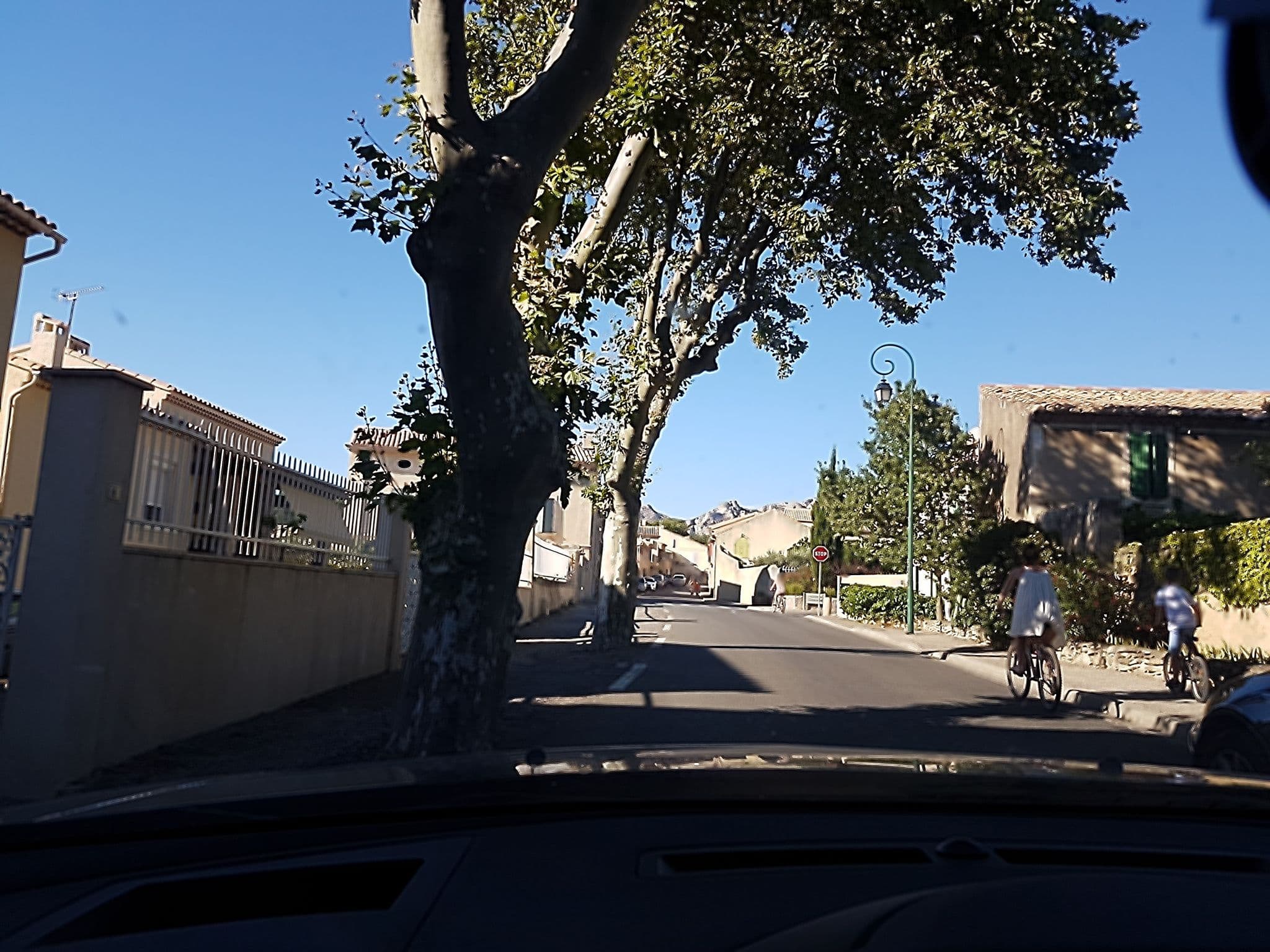 Street view near Le Mas de l'Etoile, Aureille — © axelf8409 (CC BY-SA · Mapillary)