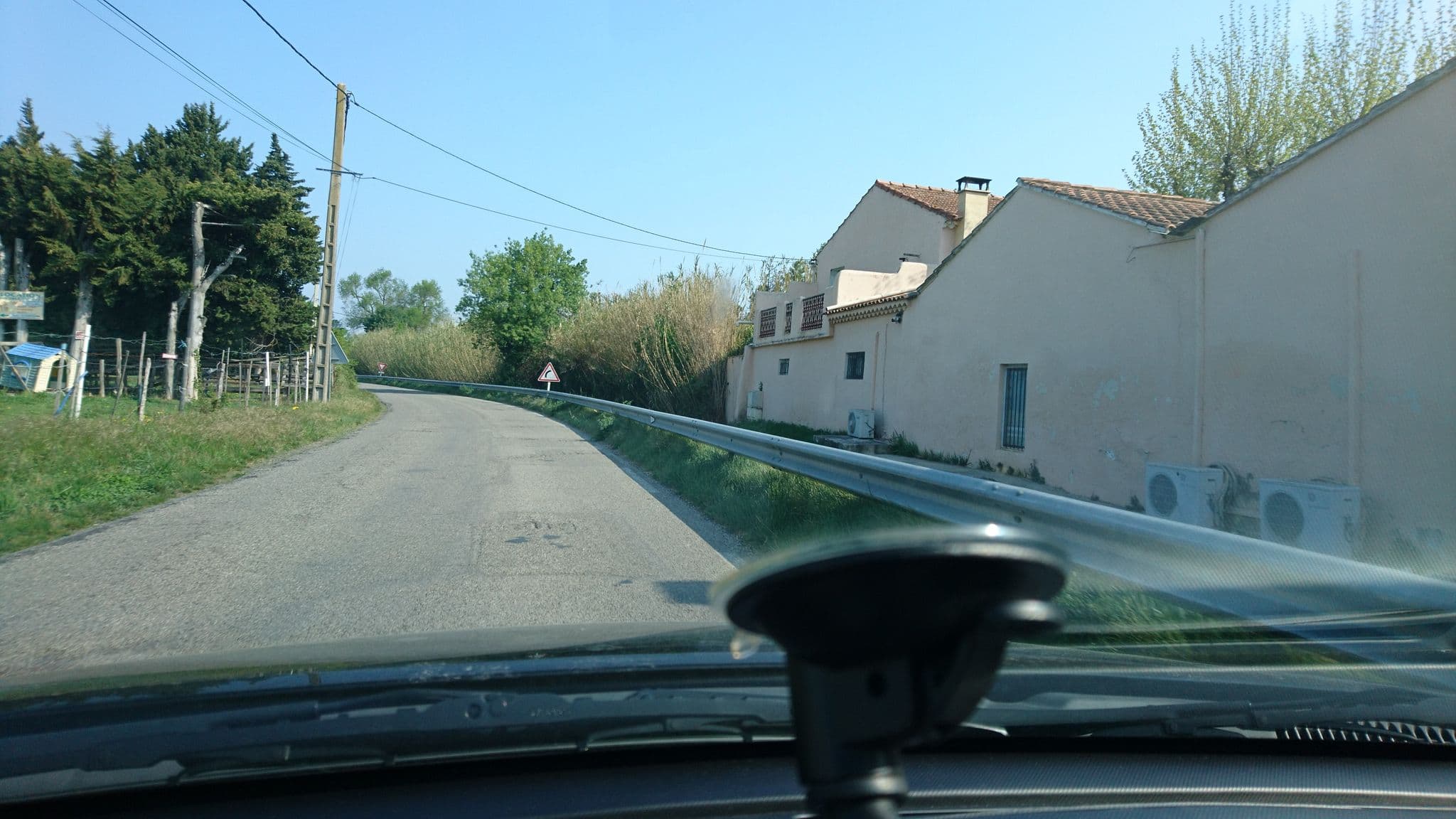 Street view near Pinch Of Soul, Noves — © pol21 (CC BY-SA · Mapillary)
