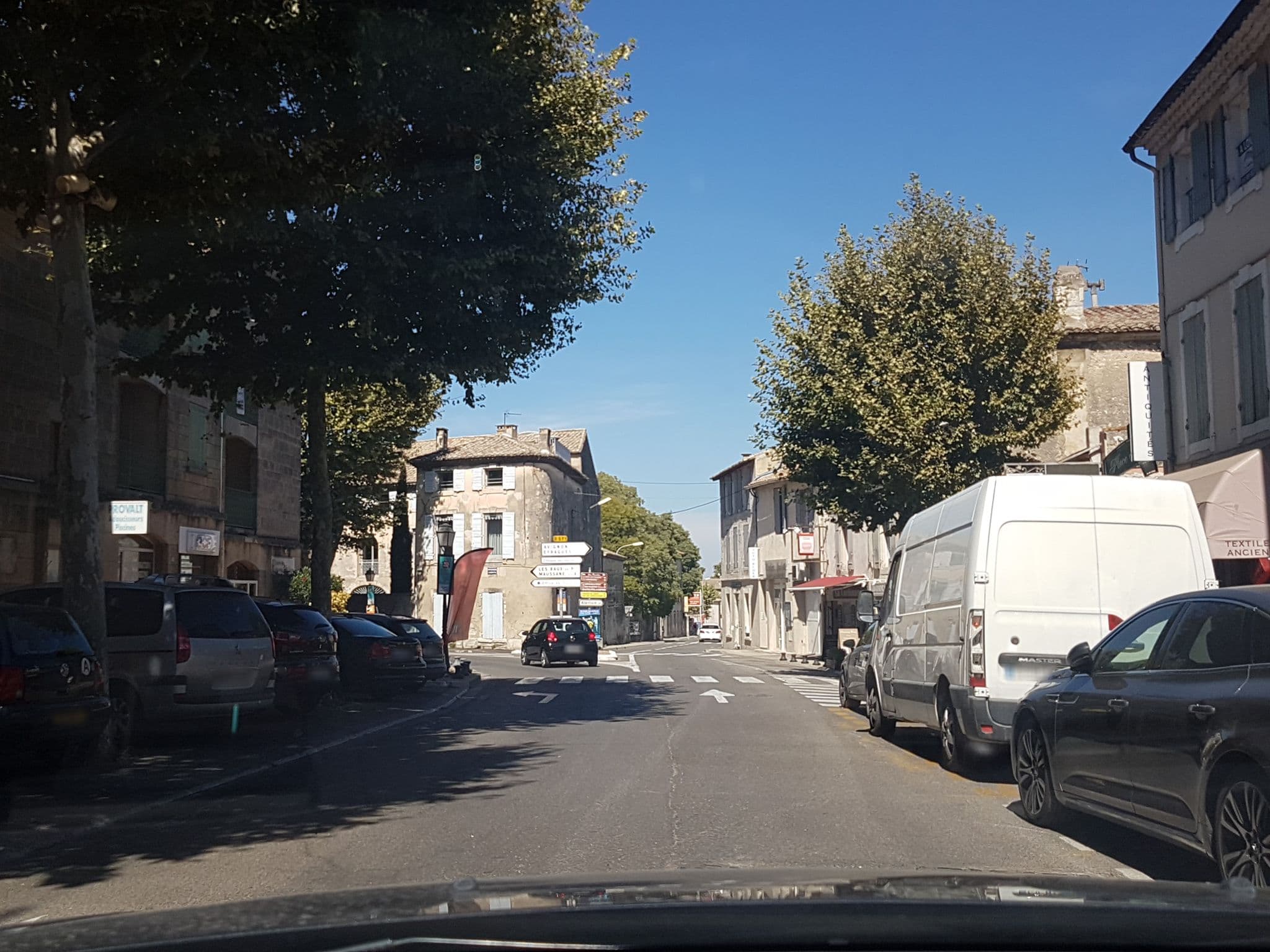 Street view near Studio idéal centre-ville meublé 2ème étage sud, Saint-Rémy-de-Provence — © axelf8409 (CC BY-SA · Mapillary)