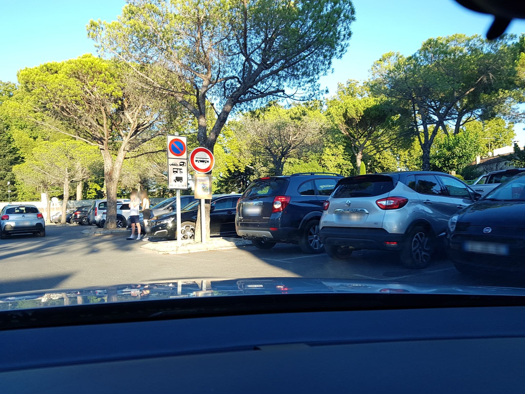 Street view near Le Castelet des Alpilles S.A.R.L., Saint-Rémy-de-Provence — © driallant (CC BY-SA · Mapillary)