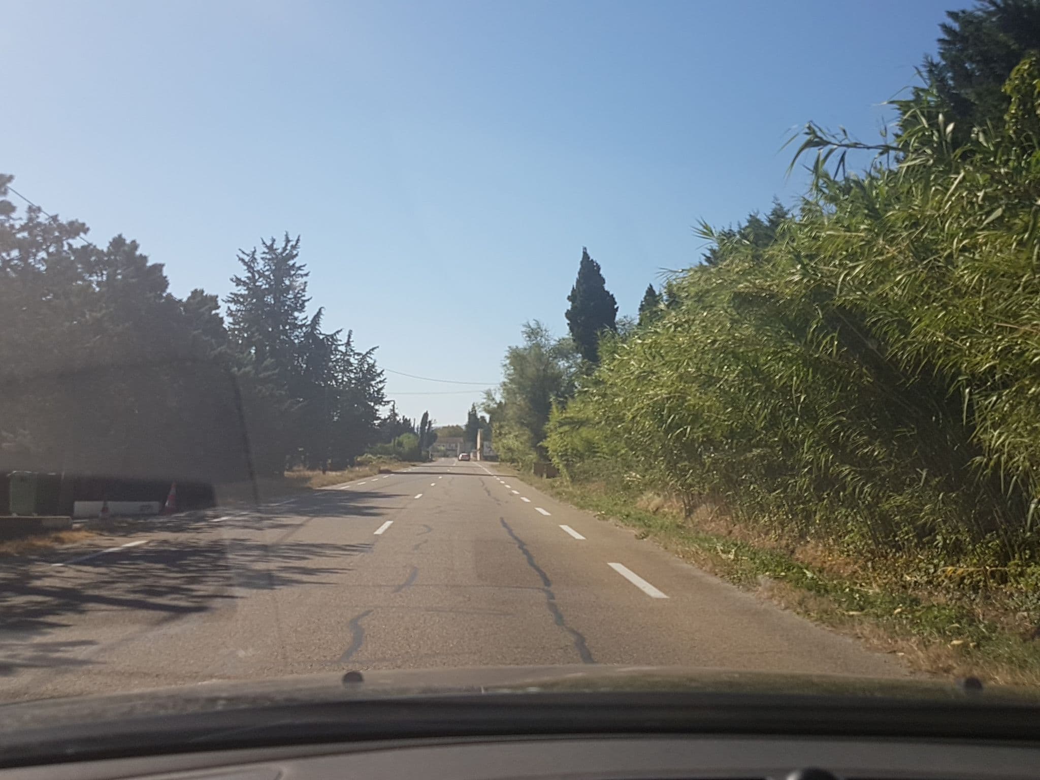 Street view near La Bastide des Oliviers, Châteaurenard — © axelf8409 (CC BY-SA · Mapillary)