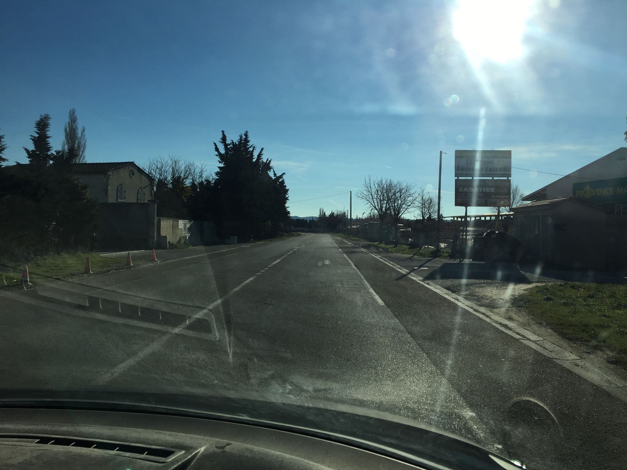 Street view near Hôtel du Moulin d'Aure, Graveson — © cabinetcourbi (CC BY-SA · Mapillary)