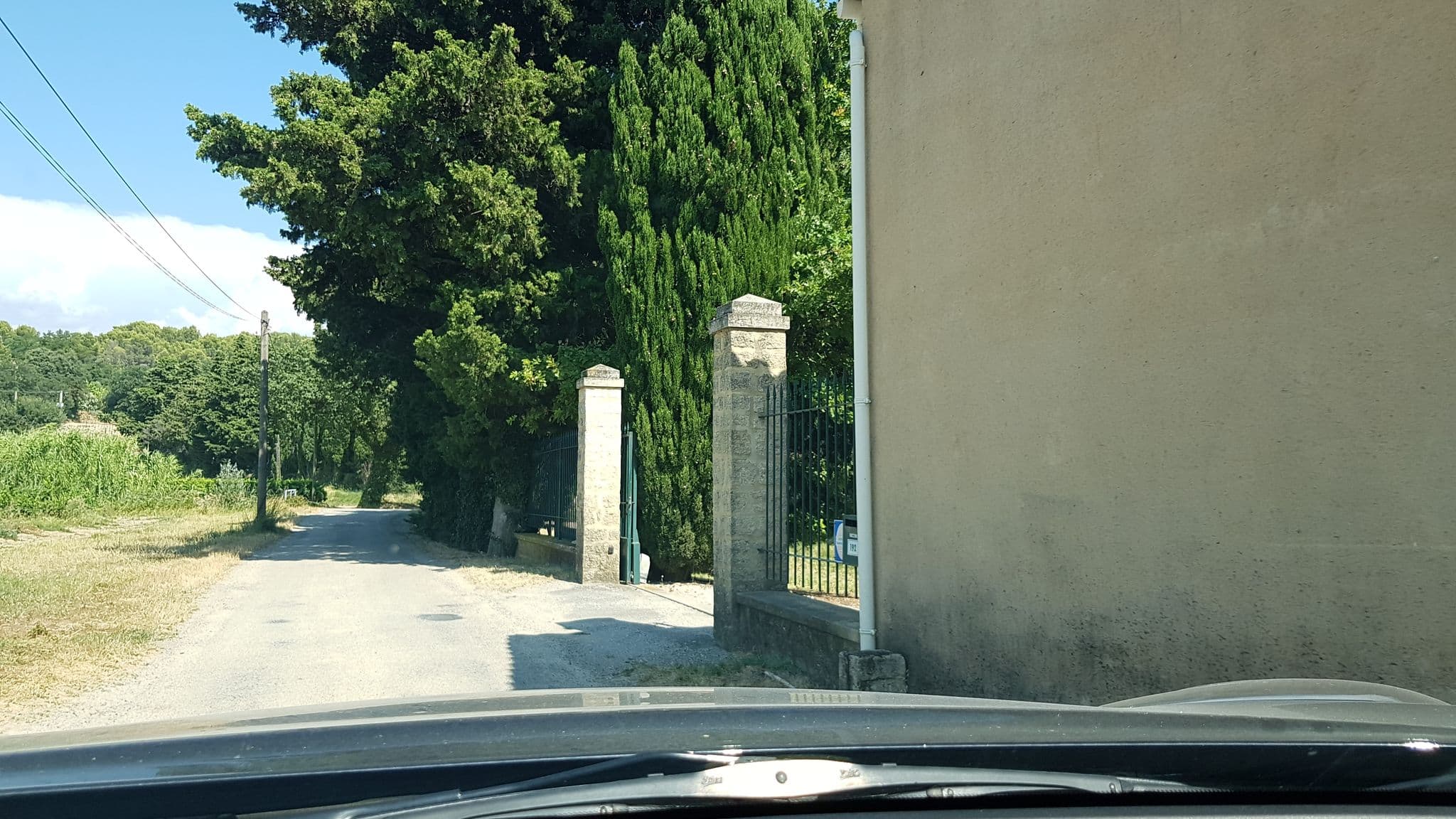 Street view near Desir de Provence, Vacqueyras — © fredncpc (CC BY-SA · Mapillary)