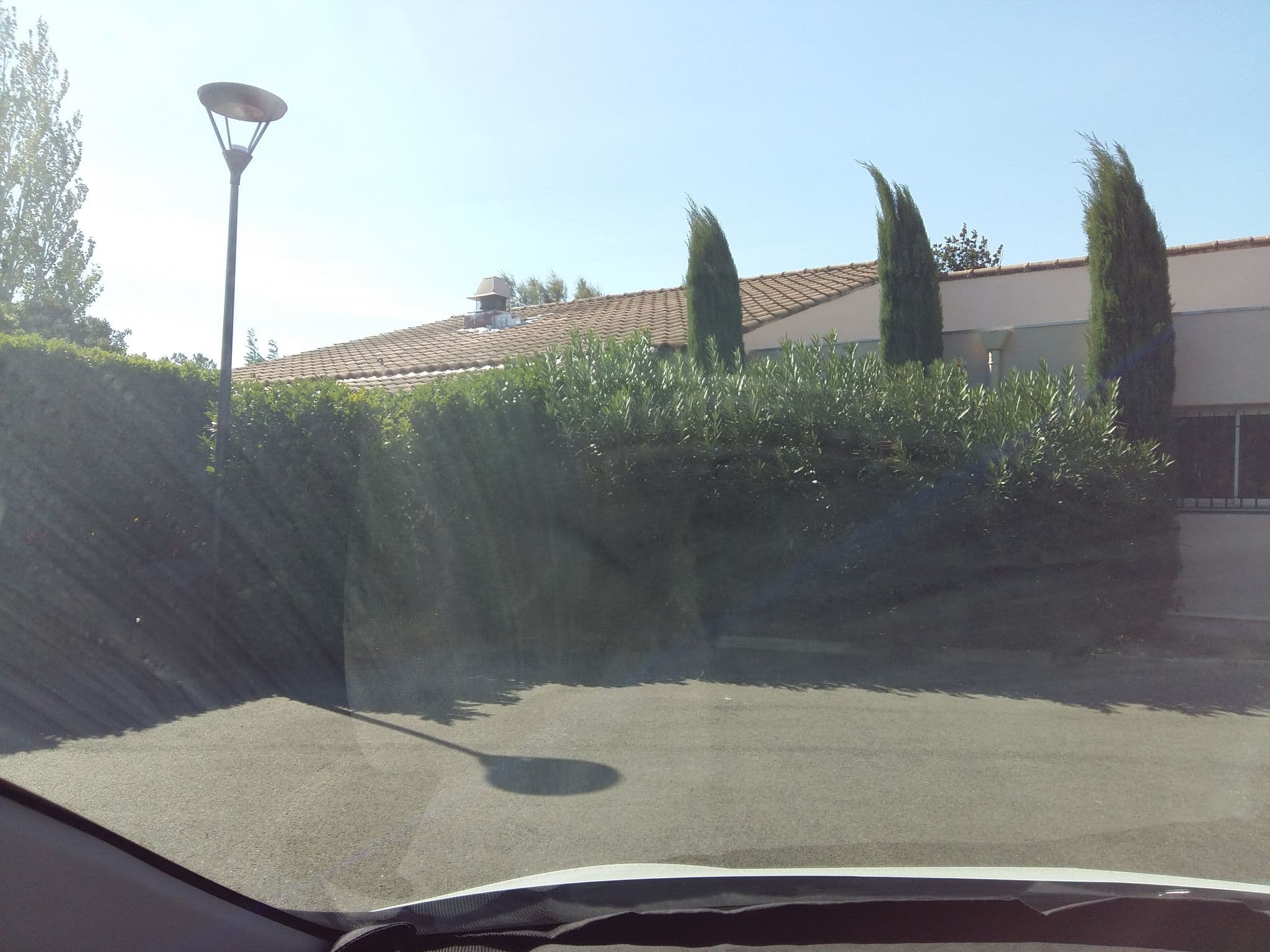 Street view near Best Western Avignon, Noves — © zimmy (CC BY-SA · Mapillary)
