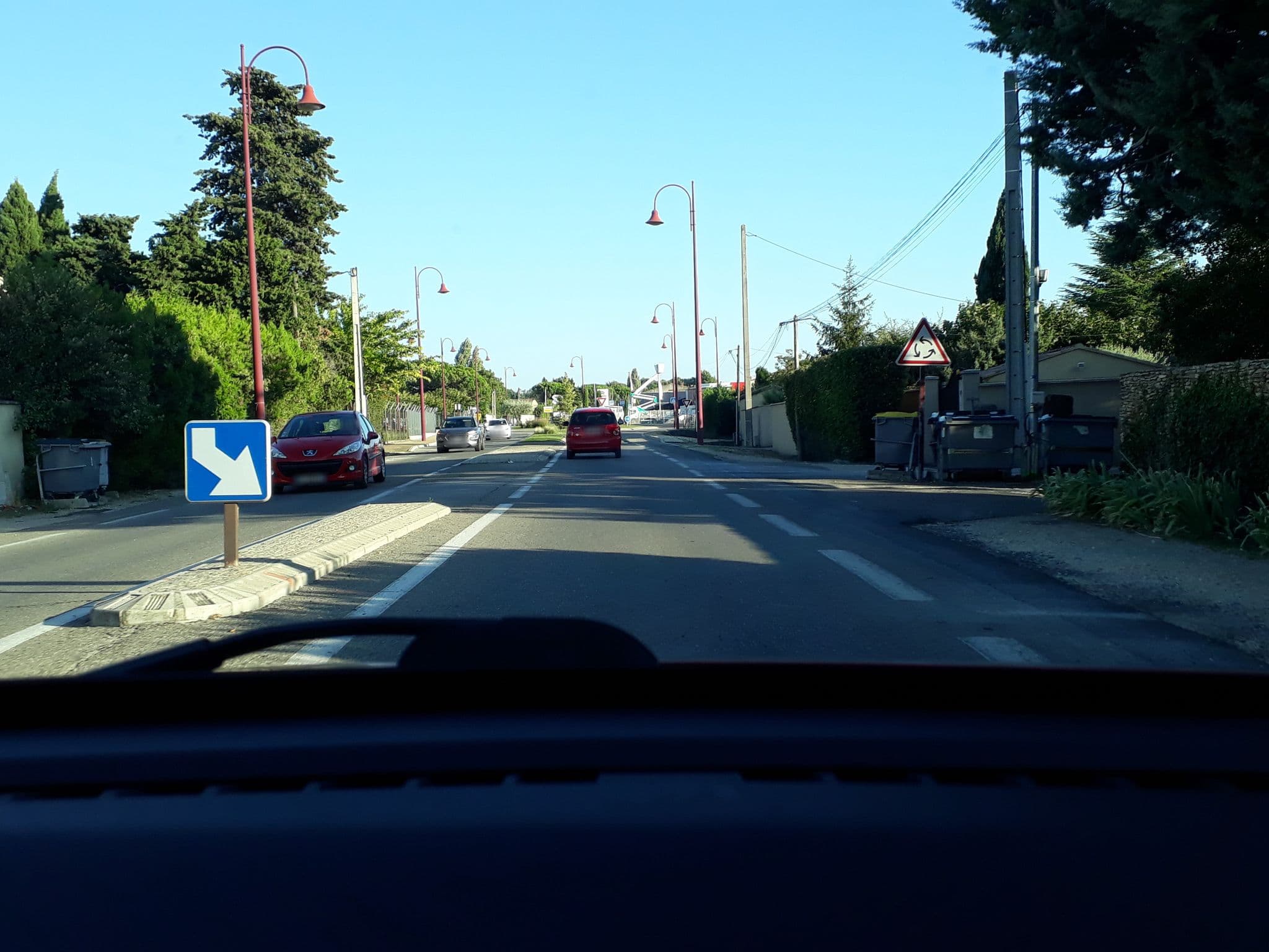 Street view near Les Demeures Du Ventoux, Aubignan — © lcarrier (CC BY-SA · Mapillary)