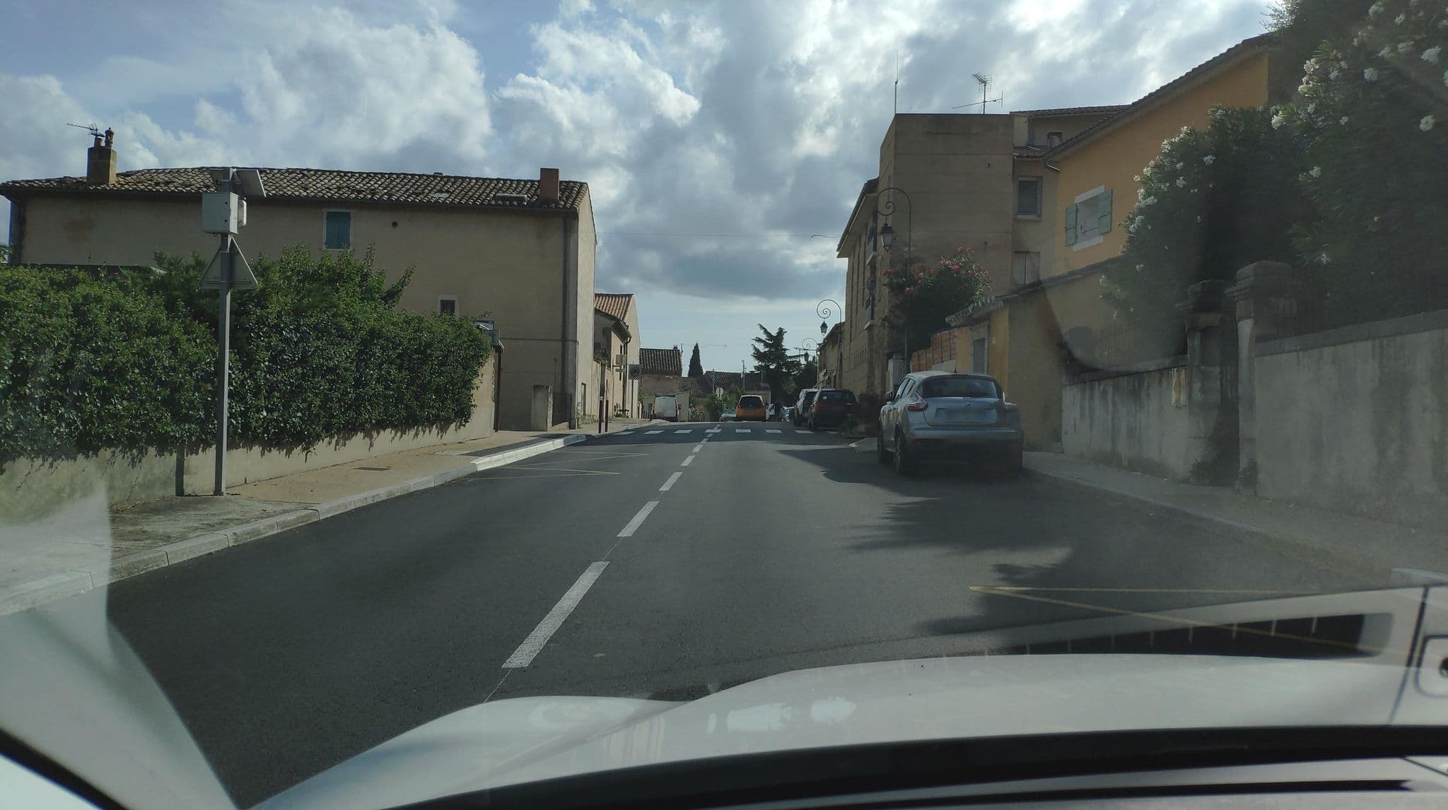 Street view near Le Petit Chateau, Châteauneuf-de-Gadagne — © cabinetcourbi (CC BY-SA · Mapillary)