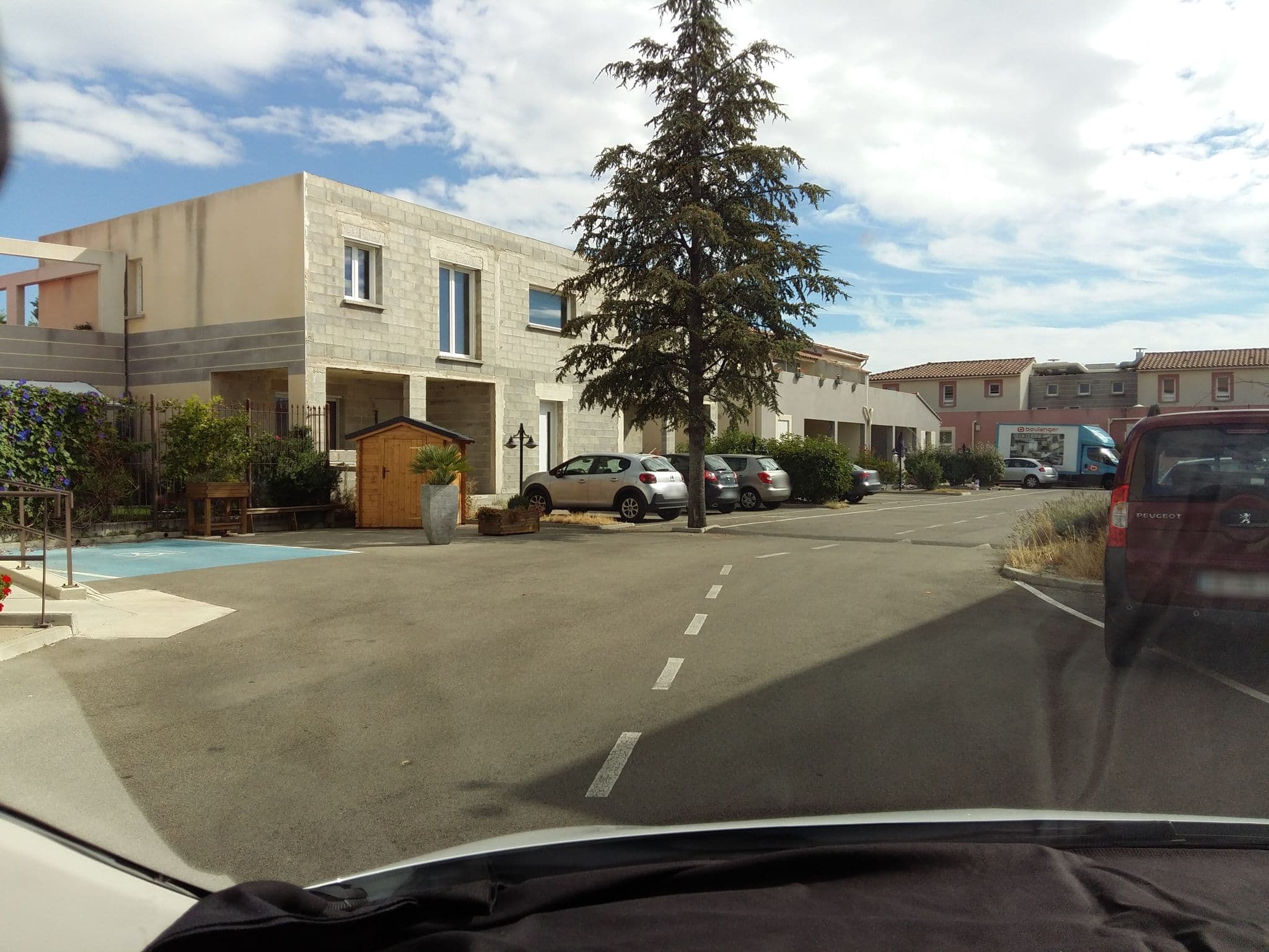 Street view near Acotel Express, Le Pontet — © zimmy (CC BY-SA · Mapillary)
