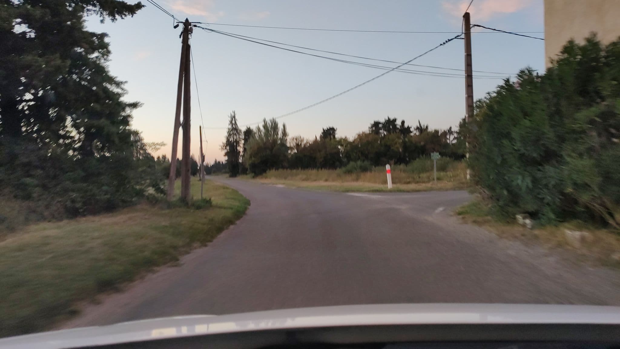 Street view near La Garance en Provence, Jonquerettes — © pol21 (CC BY-SA · Mapillary)