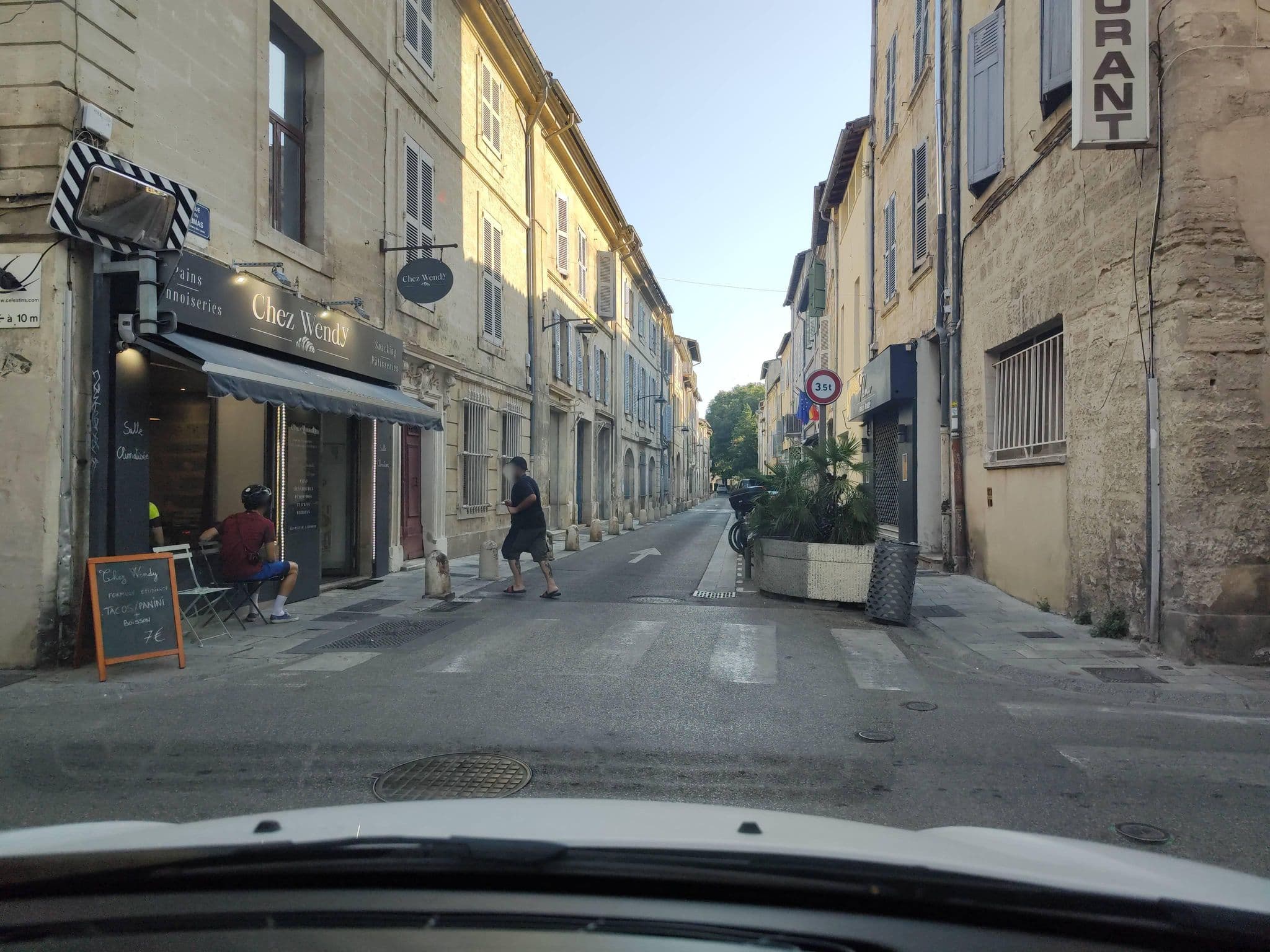 Street view near Chambre et appartements entre le Pont d'Avignon et le Palais des Papes, Avignon — © zimmy (CC BY-SA · Mapillary)
