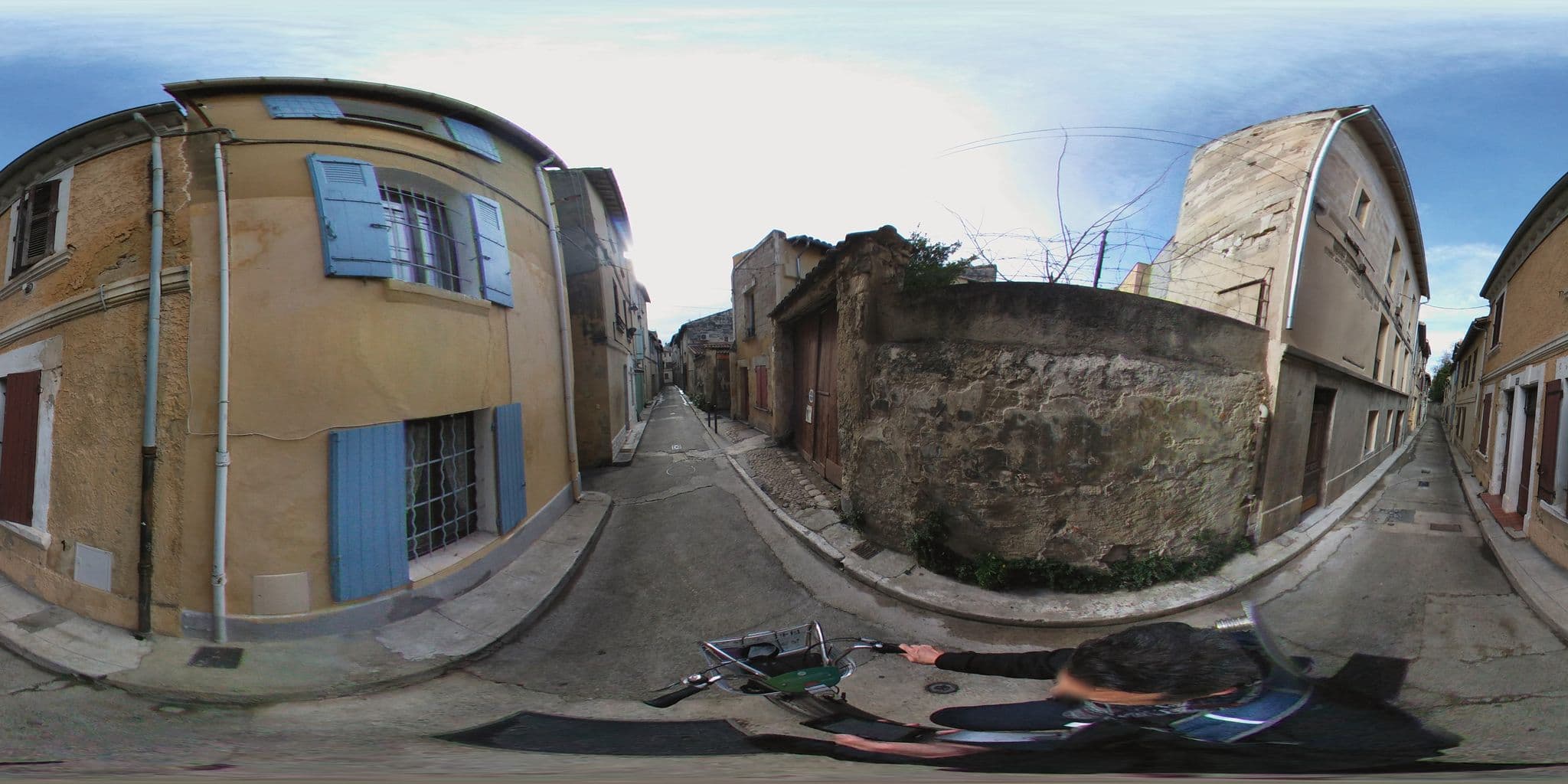 Street view near Maison de 2 chambres avec terrasse amenagee et wifi a Avignon, Avignon — © zimmy (CC BY-SA · Mapillary)