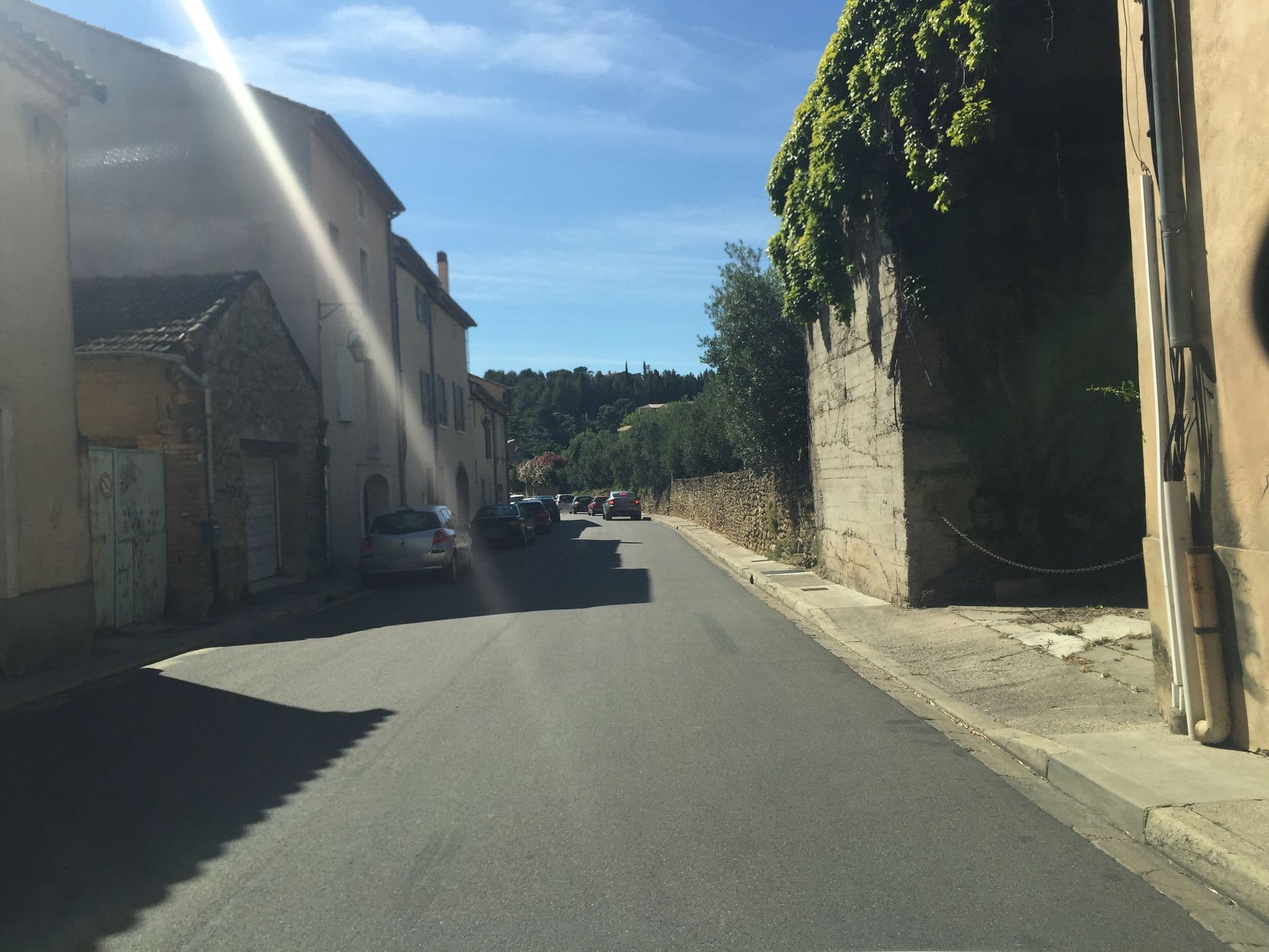 Street view near Gites de Monpertuis, Châteauneuf-du-Pape — © zimmy (CC BY-SA · Mapillary)