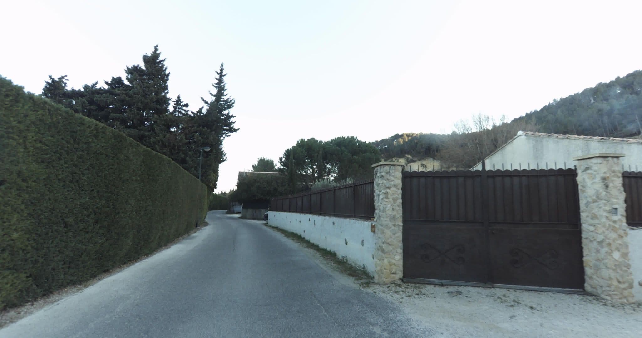 Street view near castel mouisson, Barbentane — © sogefi (CC BY-SA · Mapillary)
