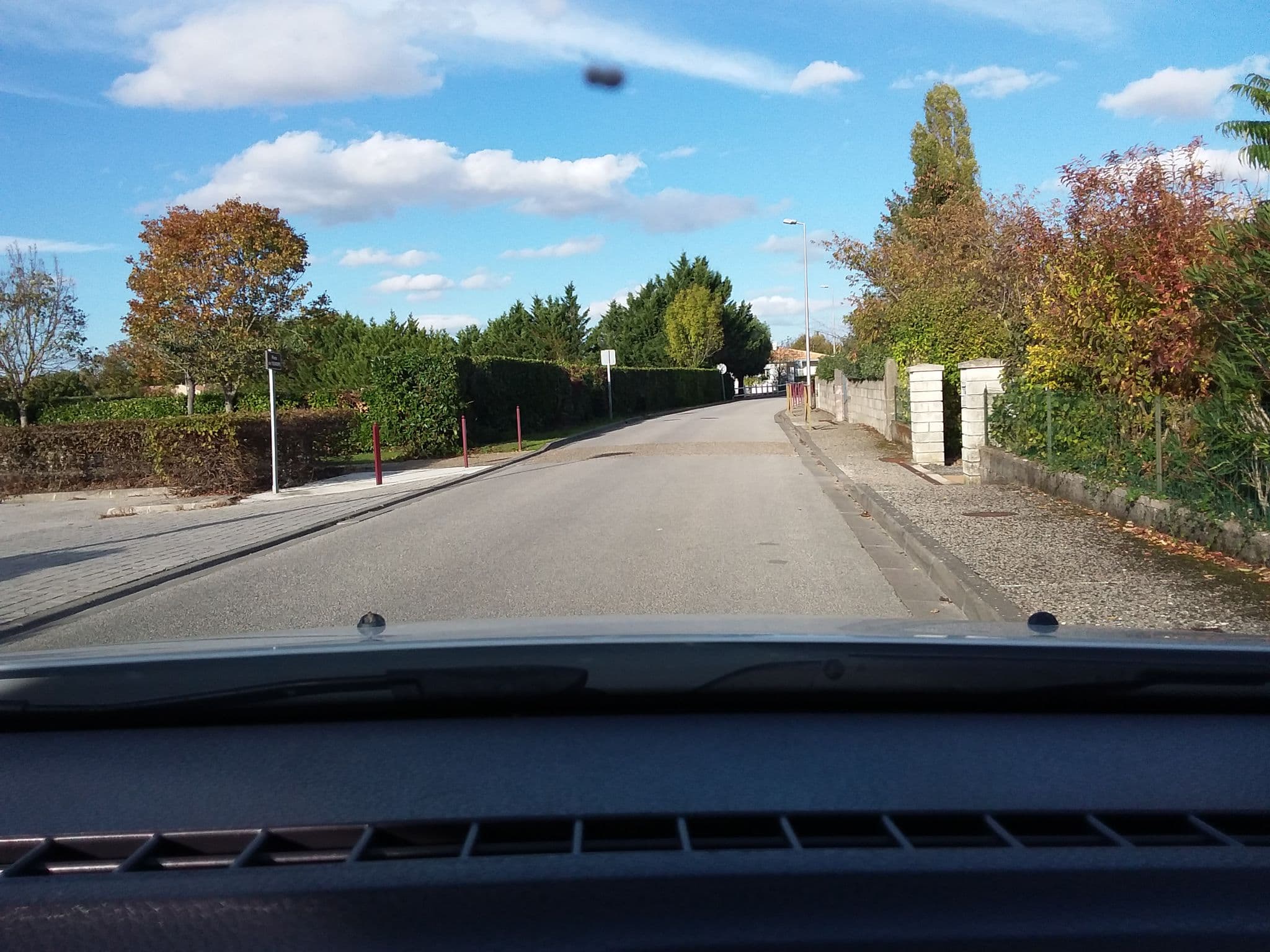Street view near Aire de Stationnement (Place de l'Europe), Échillais — © olivierb (CC BY-SA · Mapillary)