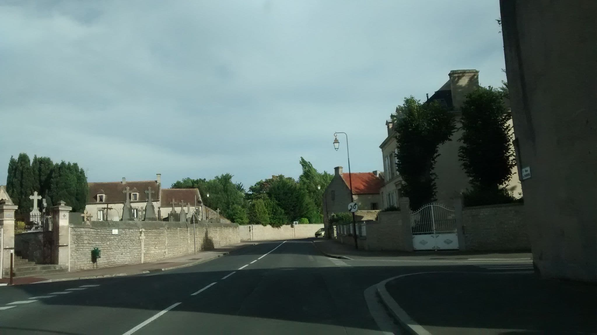 Street view near Aire de stationnement pour camping-car - Langrune-sur-Mer, Langrune-sur-Mer — © mgageo (CC BY-SA · Mapillary)