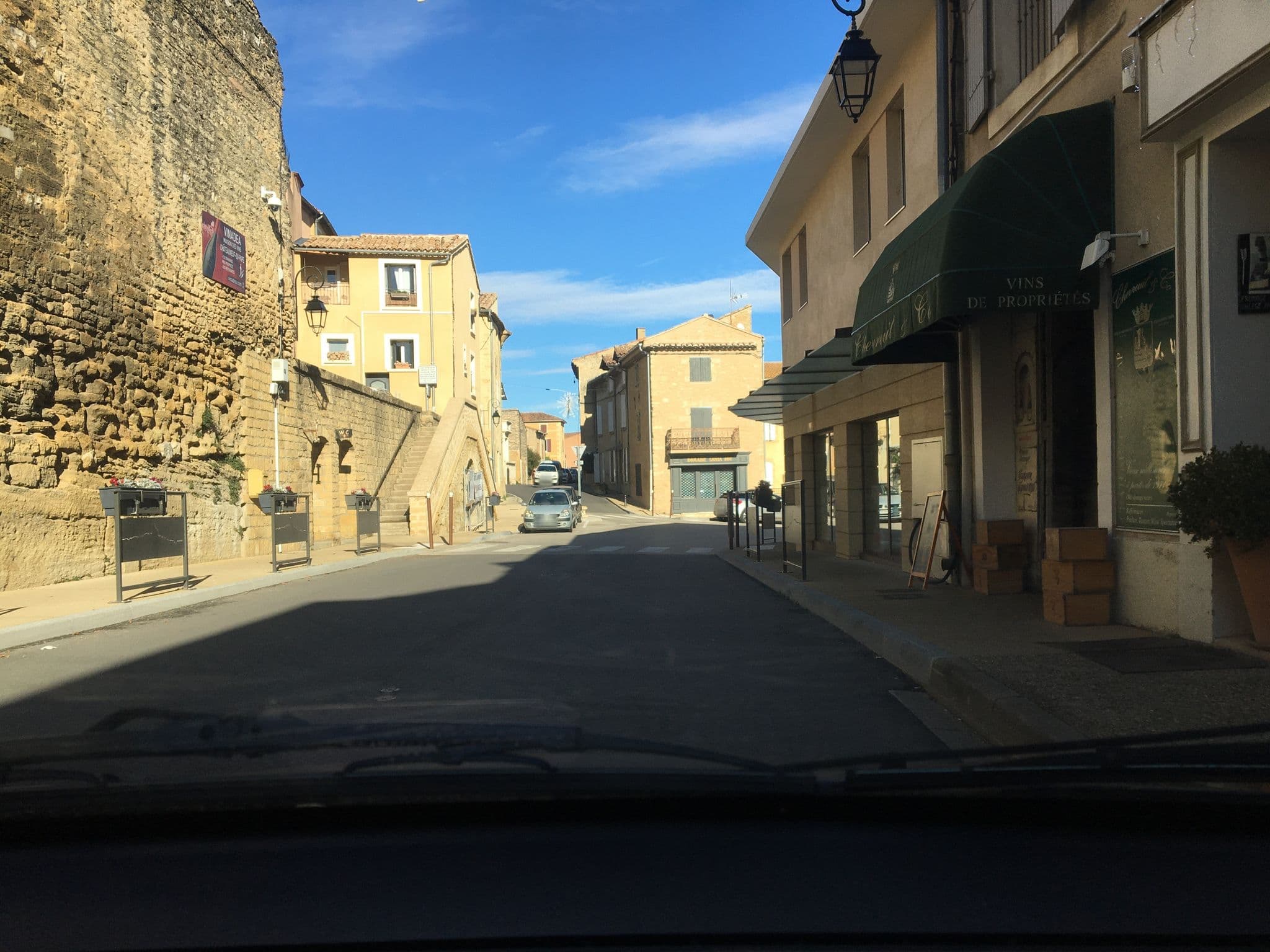 Street view near la Pergola, Châteauneuf-du-Pape — © zimmy (CC BY-SA · Mapillary)