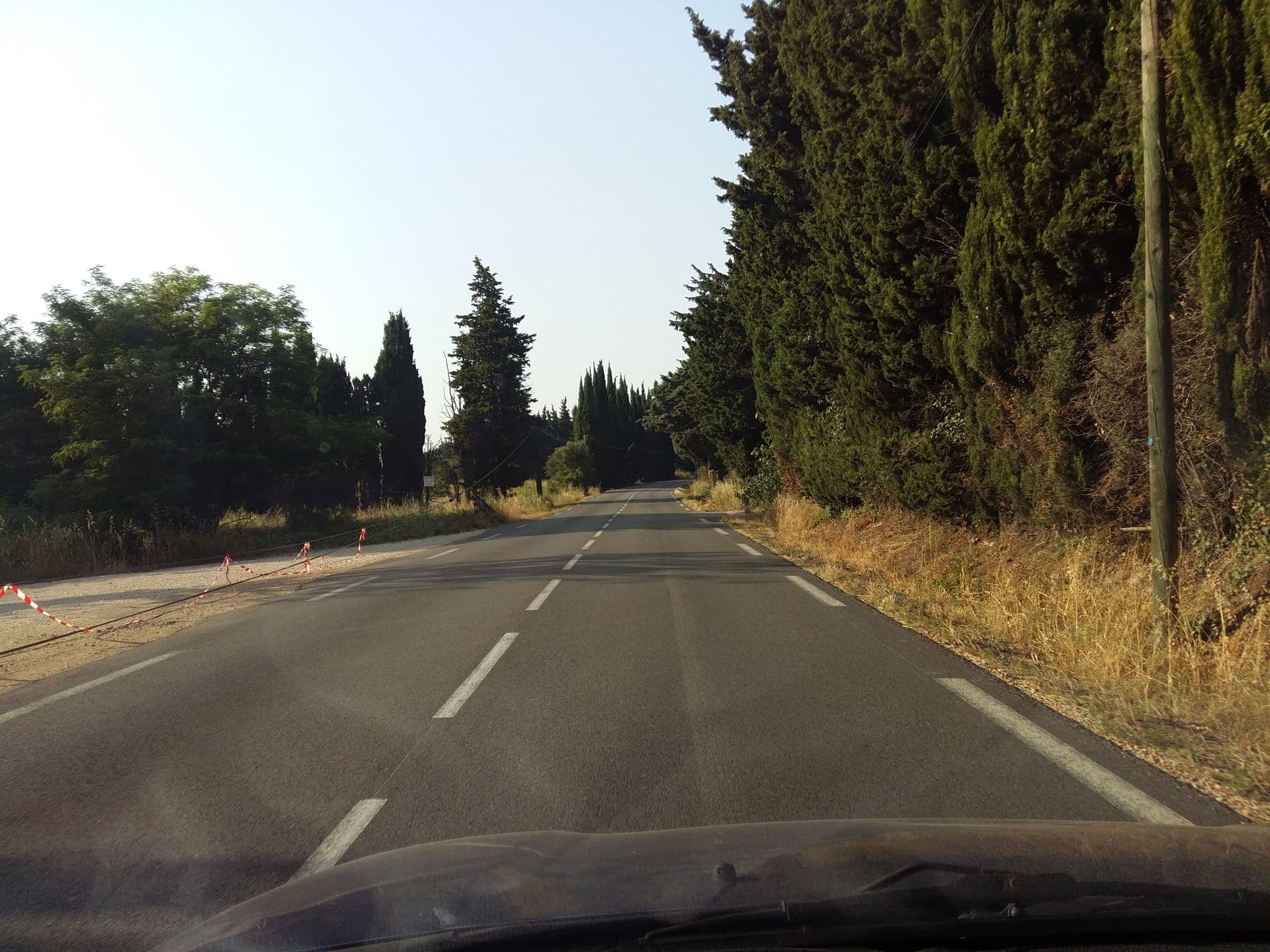 Street view near CHATEAU DE VARENNE CHATEAUX DE FRANCE Hotel Orange, Caderousse — © zimmy (CC BY-SA · Mapillary)