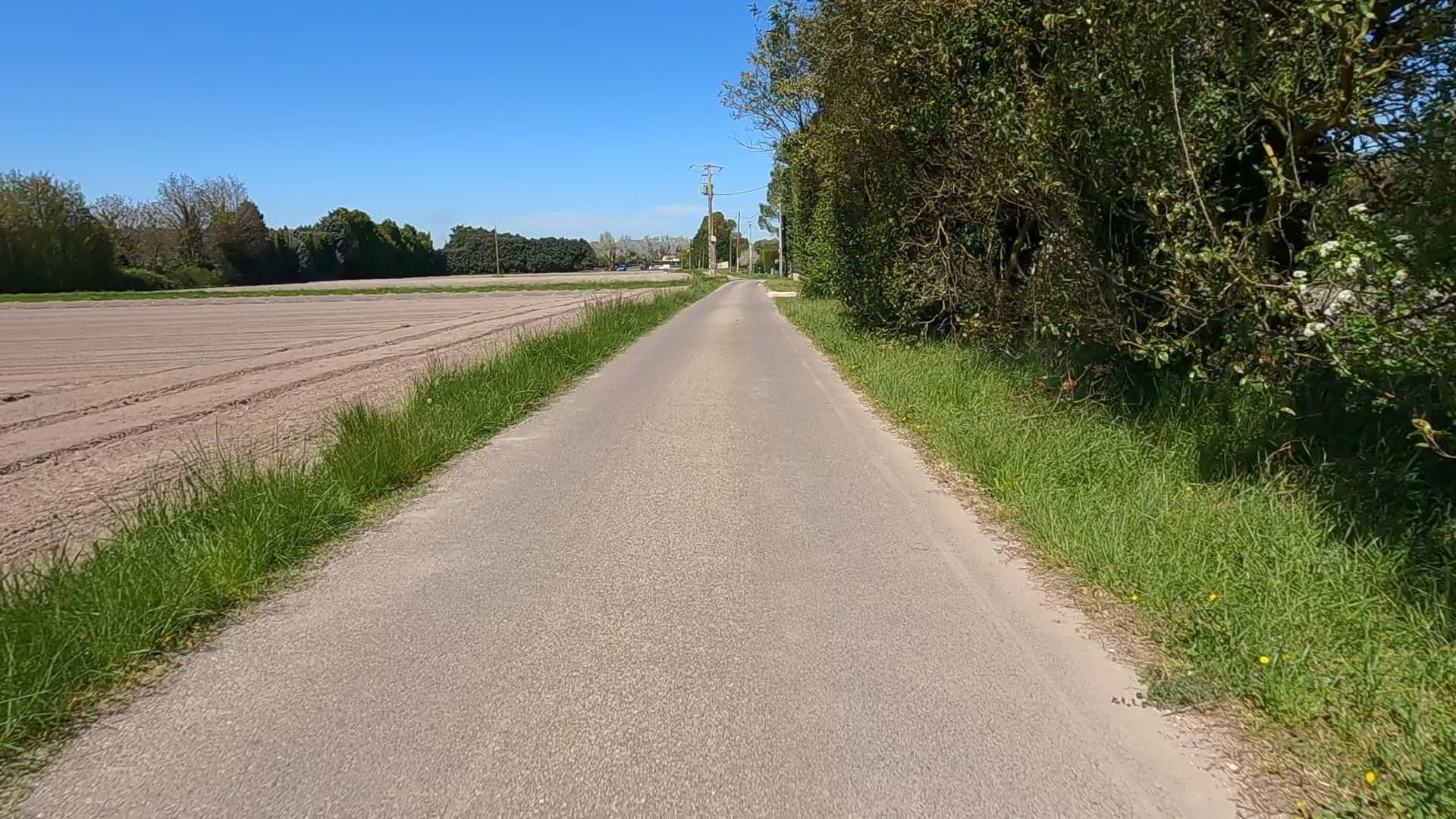 Street view near Kyriad, Velleron — © SIG_2-SORGUESDUCOMTAT (CC BY-SA · Mapillary)