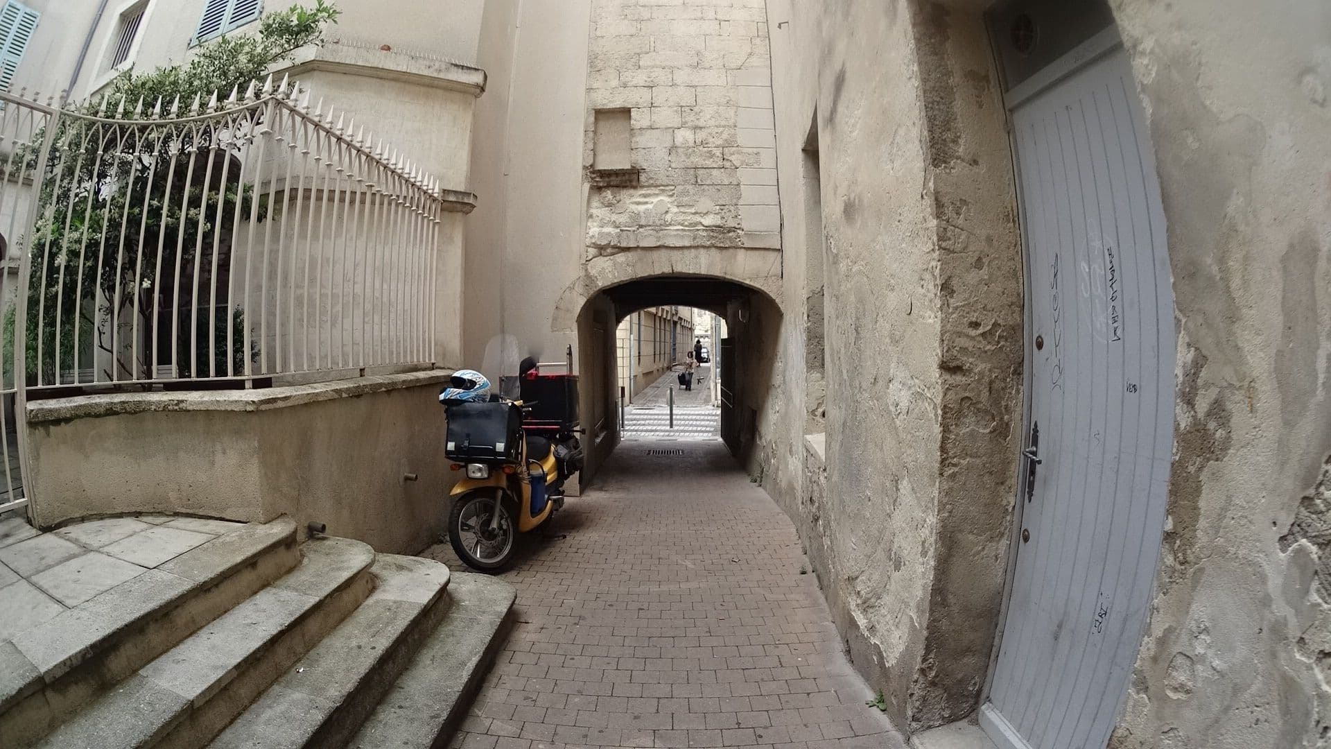 Street view near Appartement Garance, Avignon — © ljbouere (CC BY-SA · Mapillary)