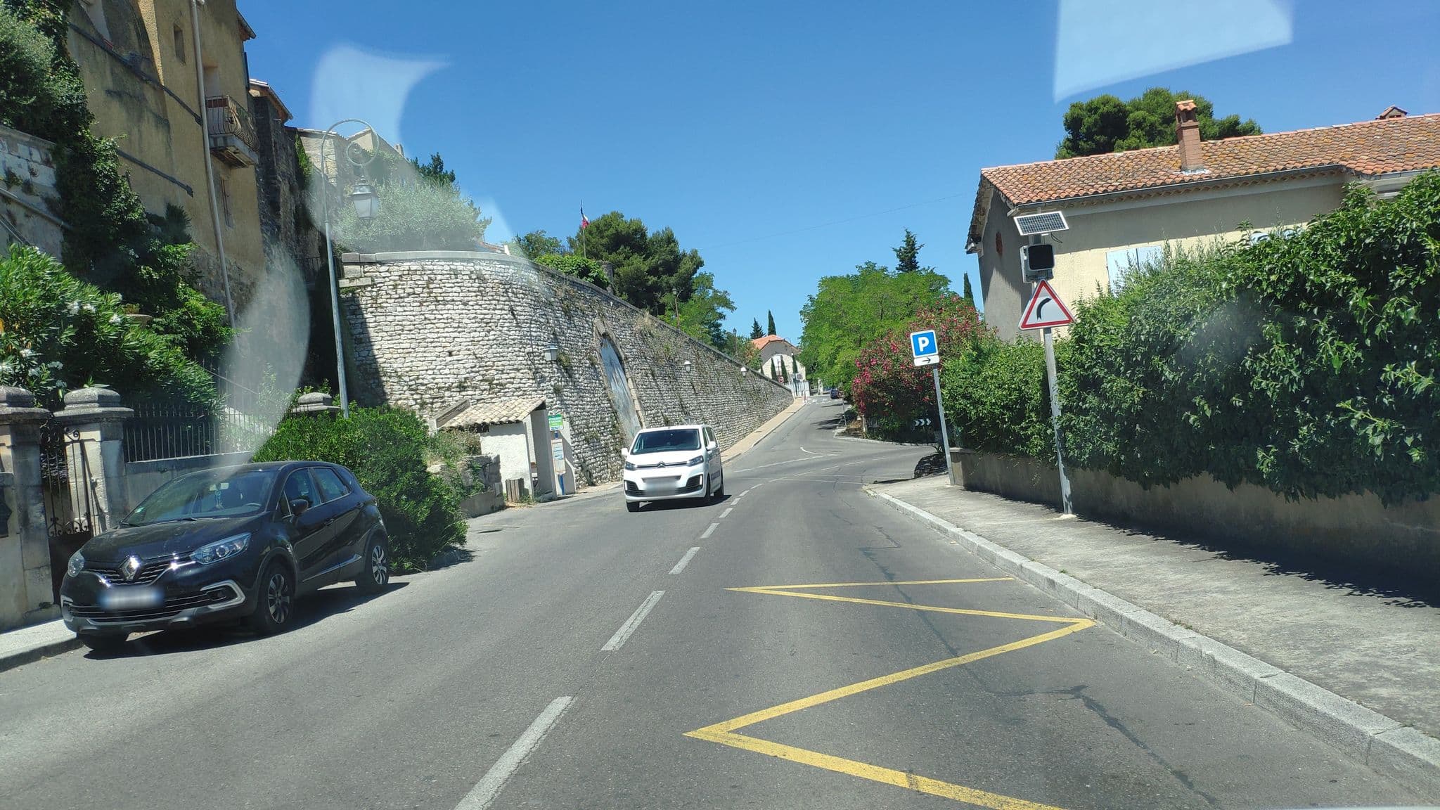 Street view near Entre Terre & Ciel, Châteauneuf-de-Gadagne — © zimmy (CC BY-SA · Mapillary)
