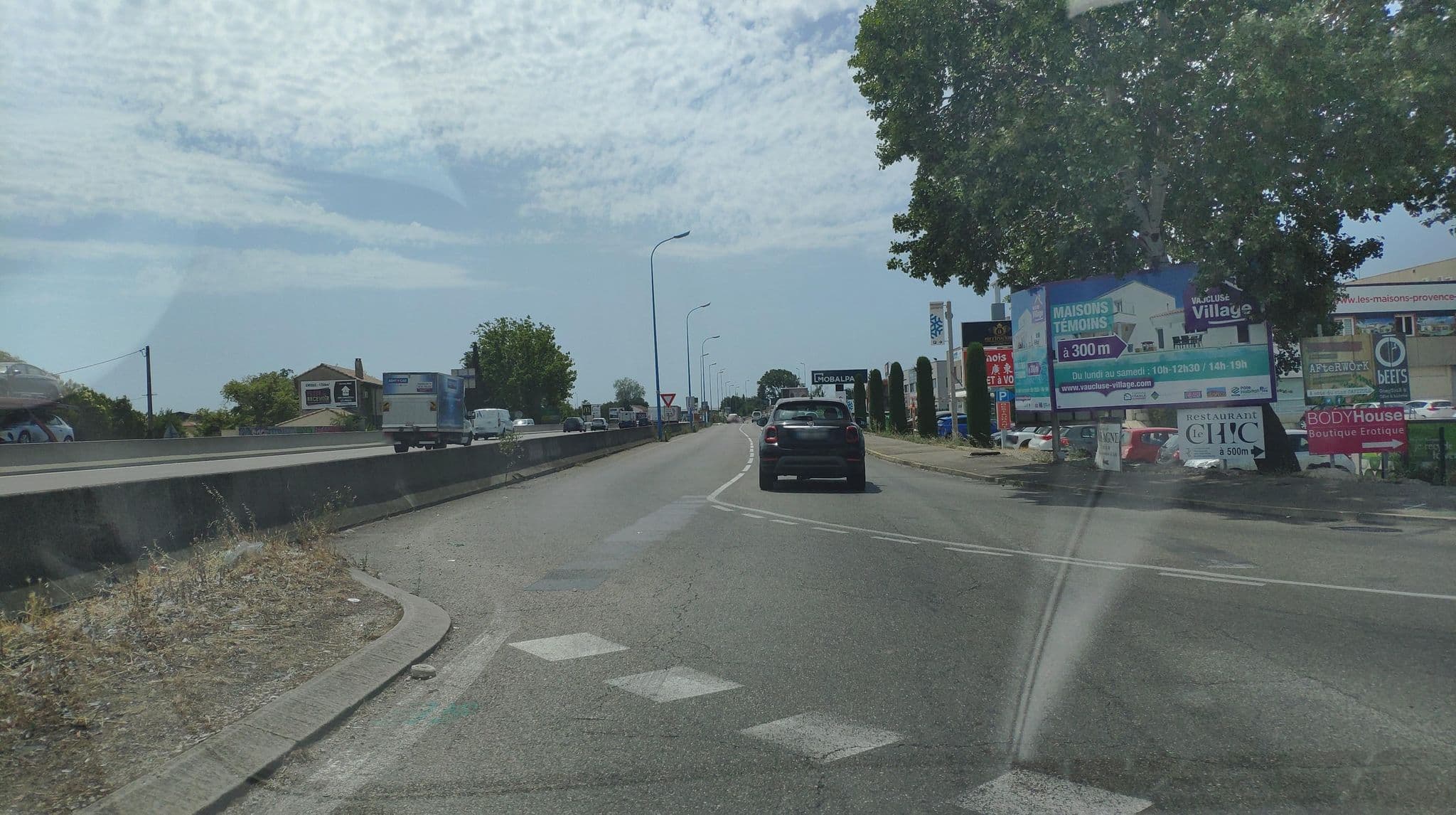 Street view near Hôtel Restaurant Campanile, Le Pontet — © cabinetcourbi (CC BY-SA · Mapillary)