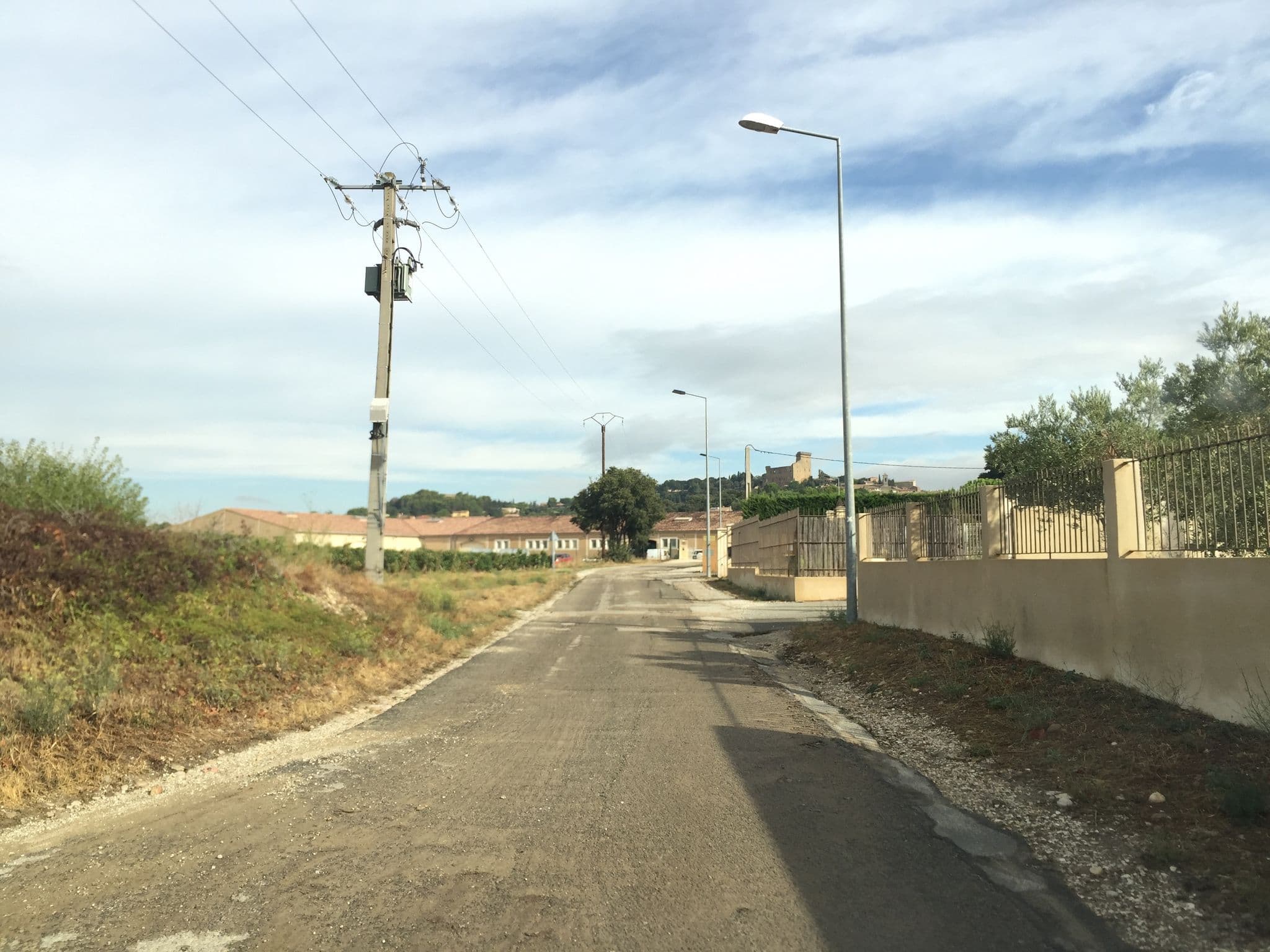 Street view near chambre d'hotel Les Vignes, Châteauneuf-du-Pape — © zimmy (CC BY-SA · Mapillary)