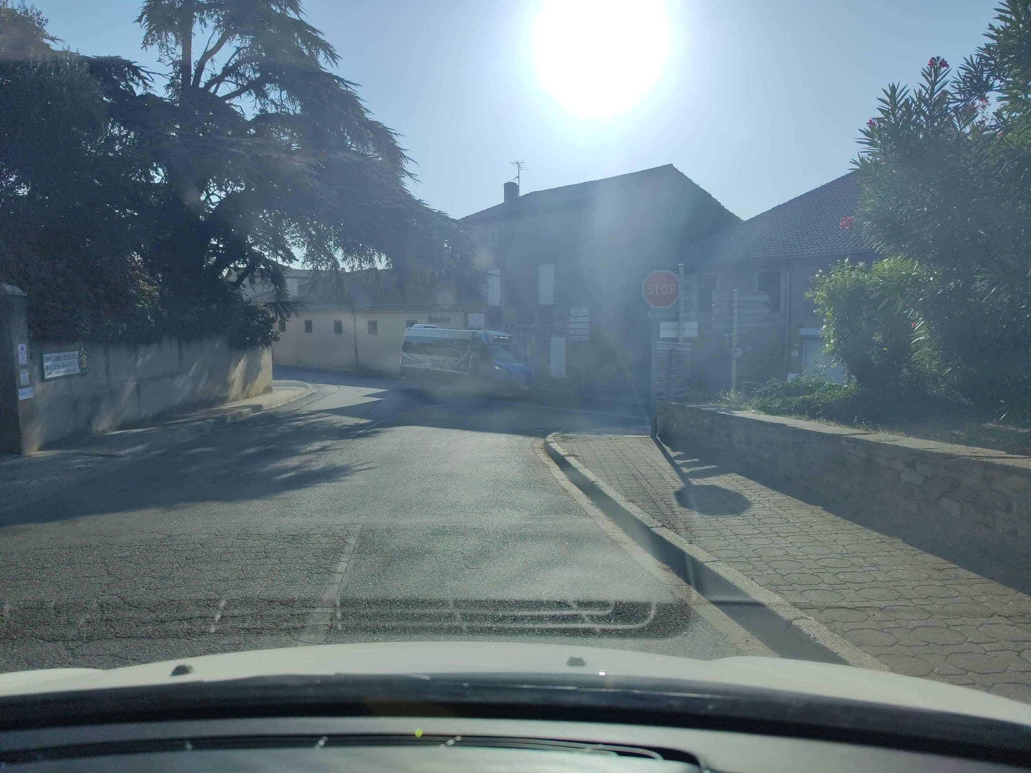 Street view near The Wine B&B, Châteauneuf-du-Pape — © zimmy (CC BY-SA · Mapillary)