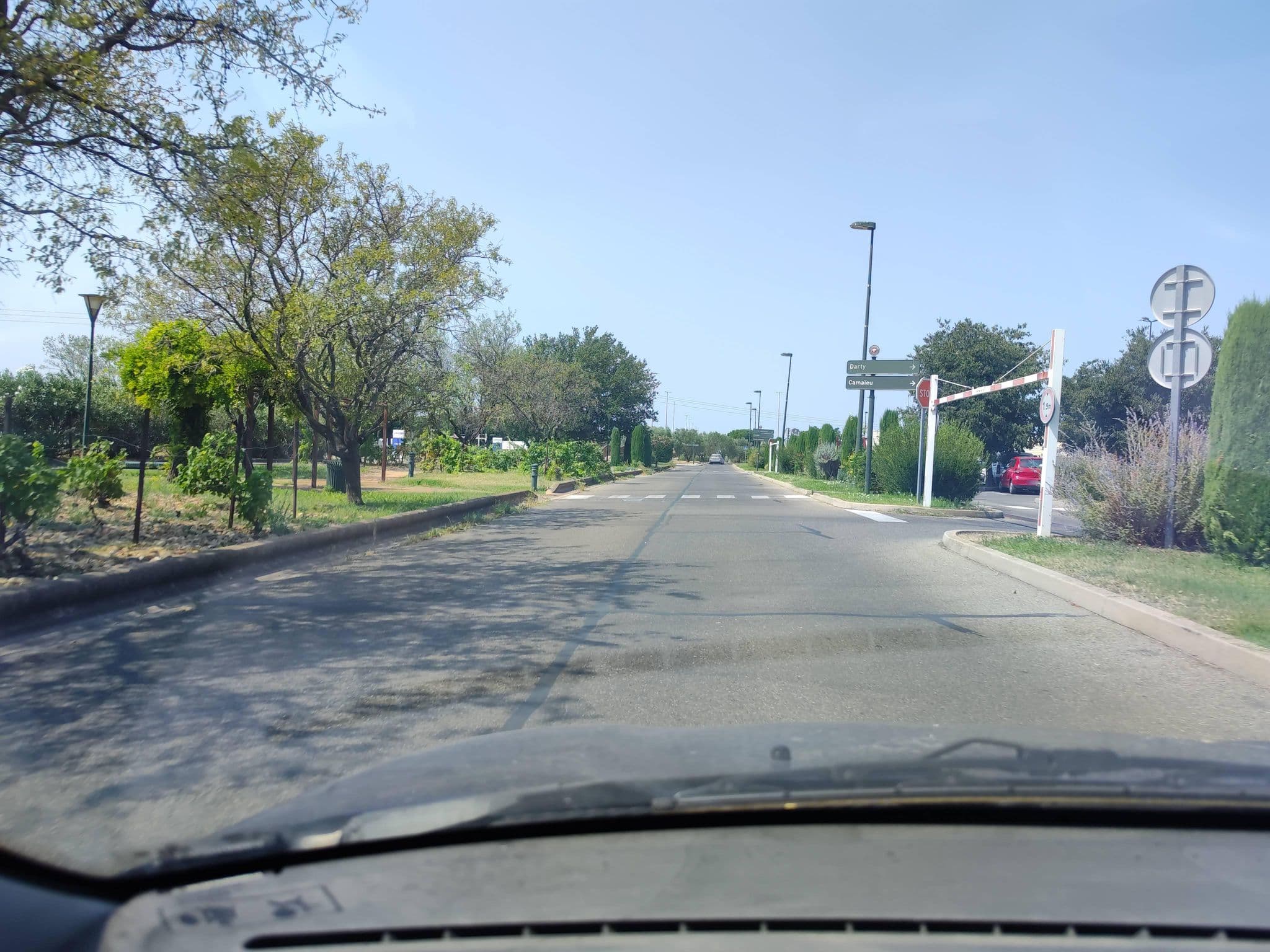 Street view near Interhotel Avignon sud, Montfavet — © zimmy (CC BY-SA · Mapillary)