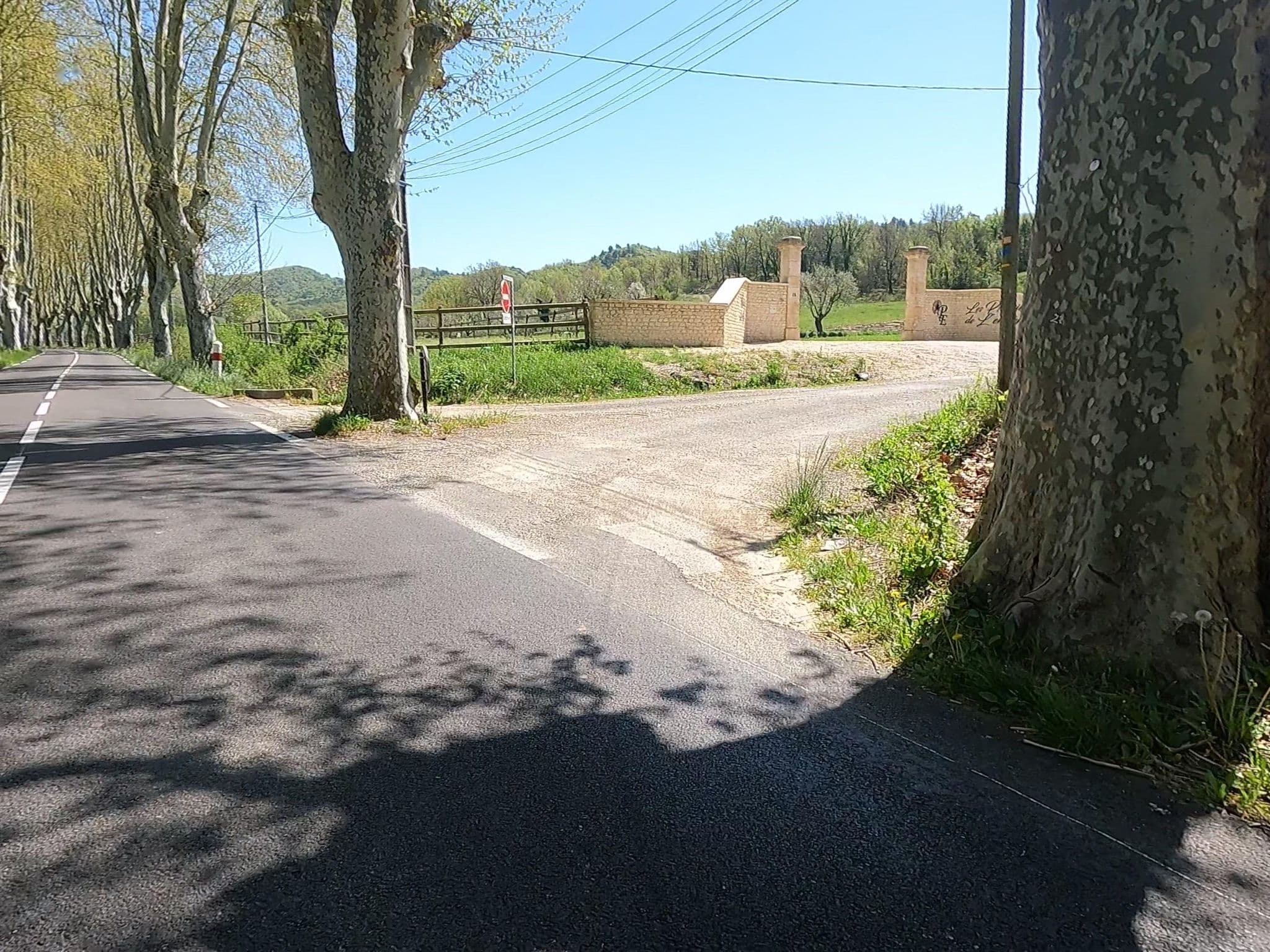 Street view near Les Prairies de l'Encrème, Céreste — © voyage-hors-saison (CC BY-SA · Mapillary)