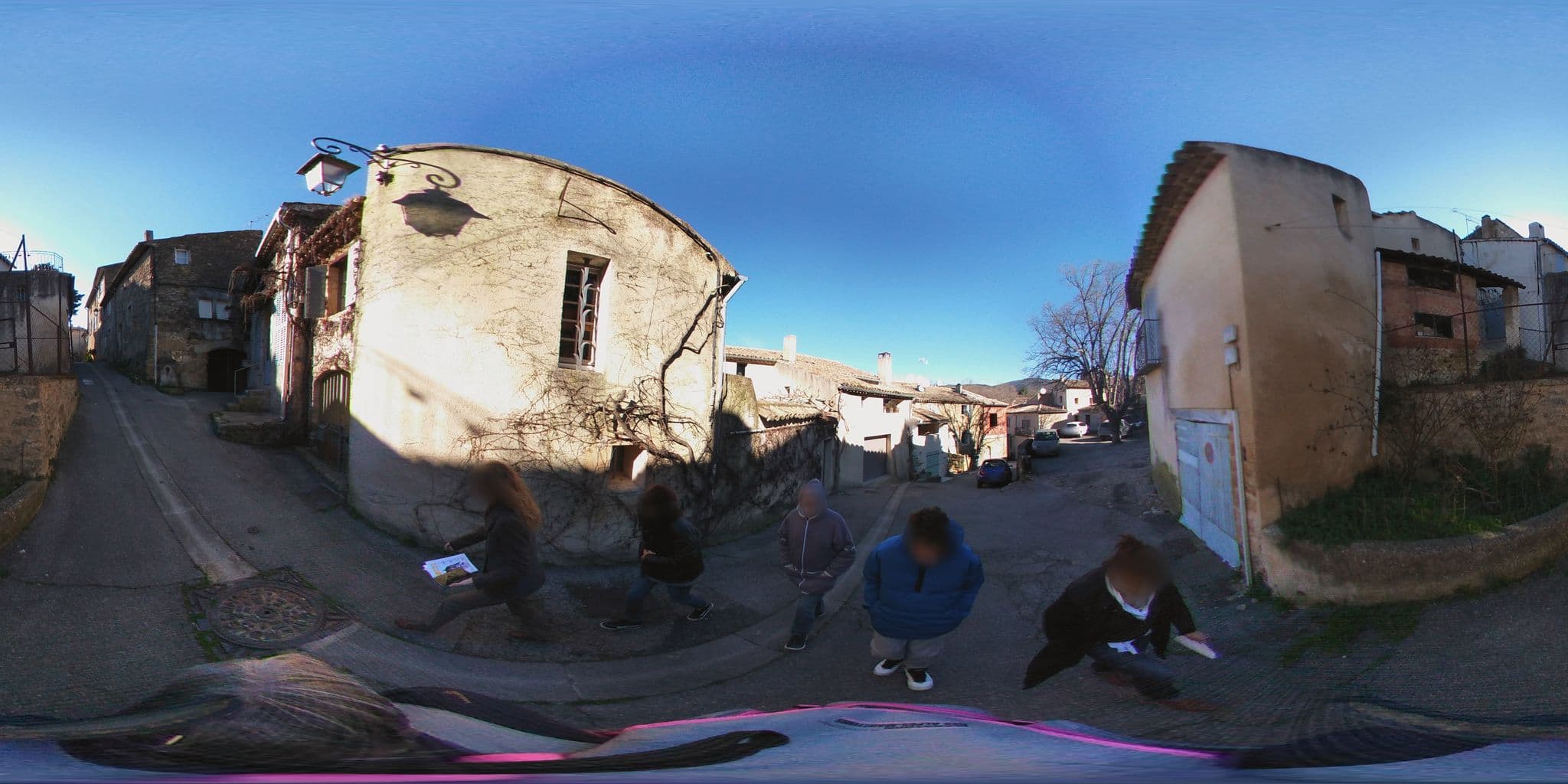 Street view near Les Olivettes, Lourmarin — © mediacavaillon (CC BY-SA · Mapillary)