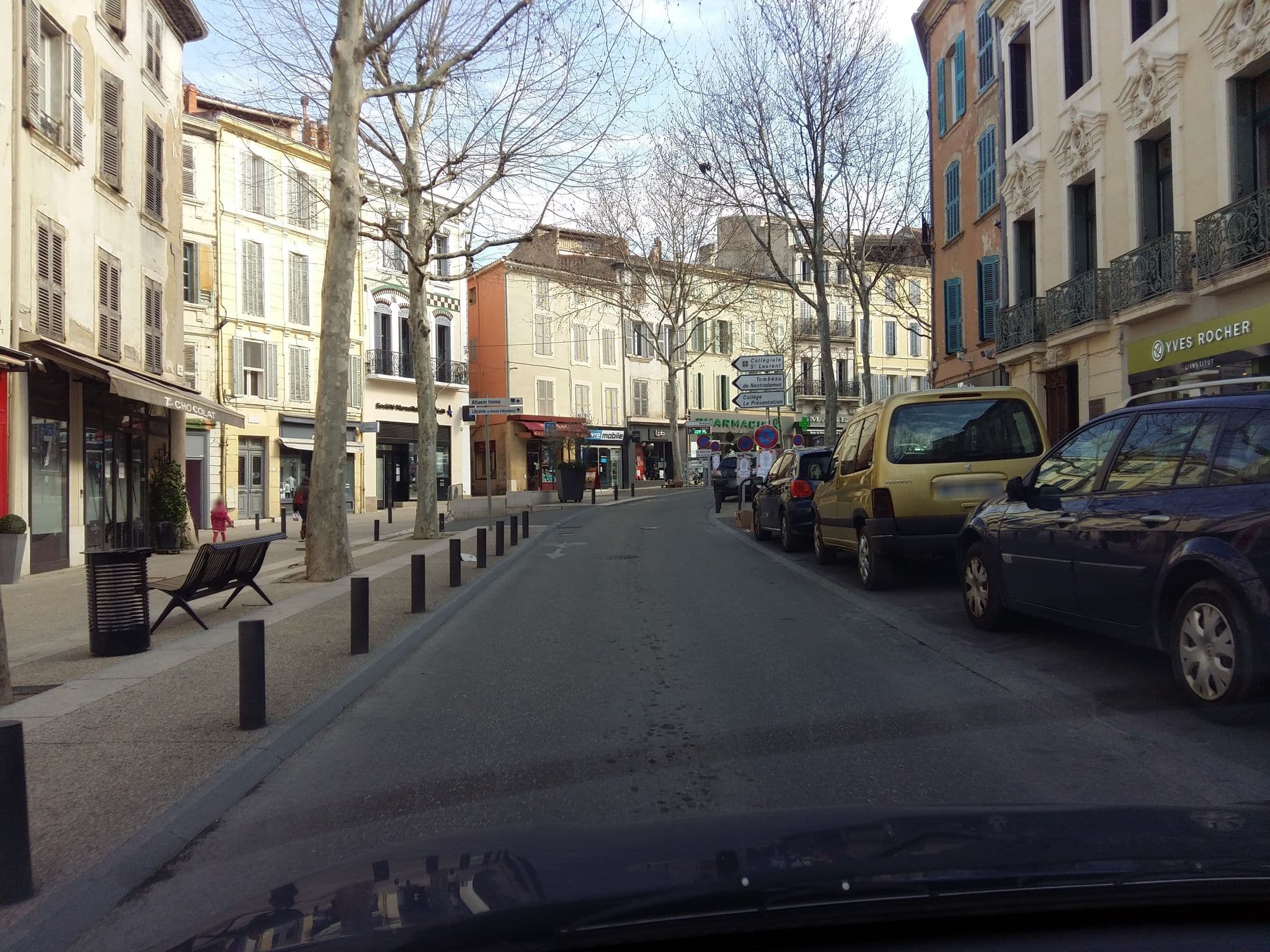 Street view near Hôtel Vendôme, Salon-de-Provence — © zimmy (CC BY-SA · Mapillary)