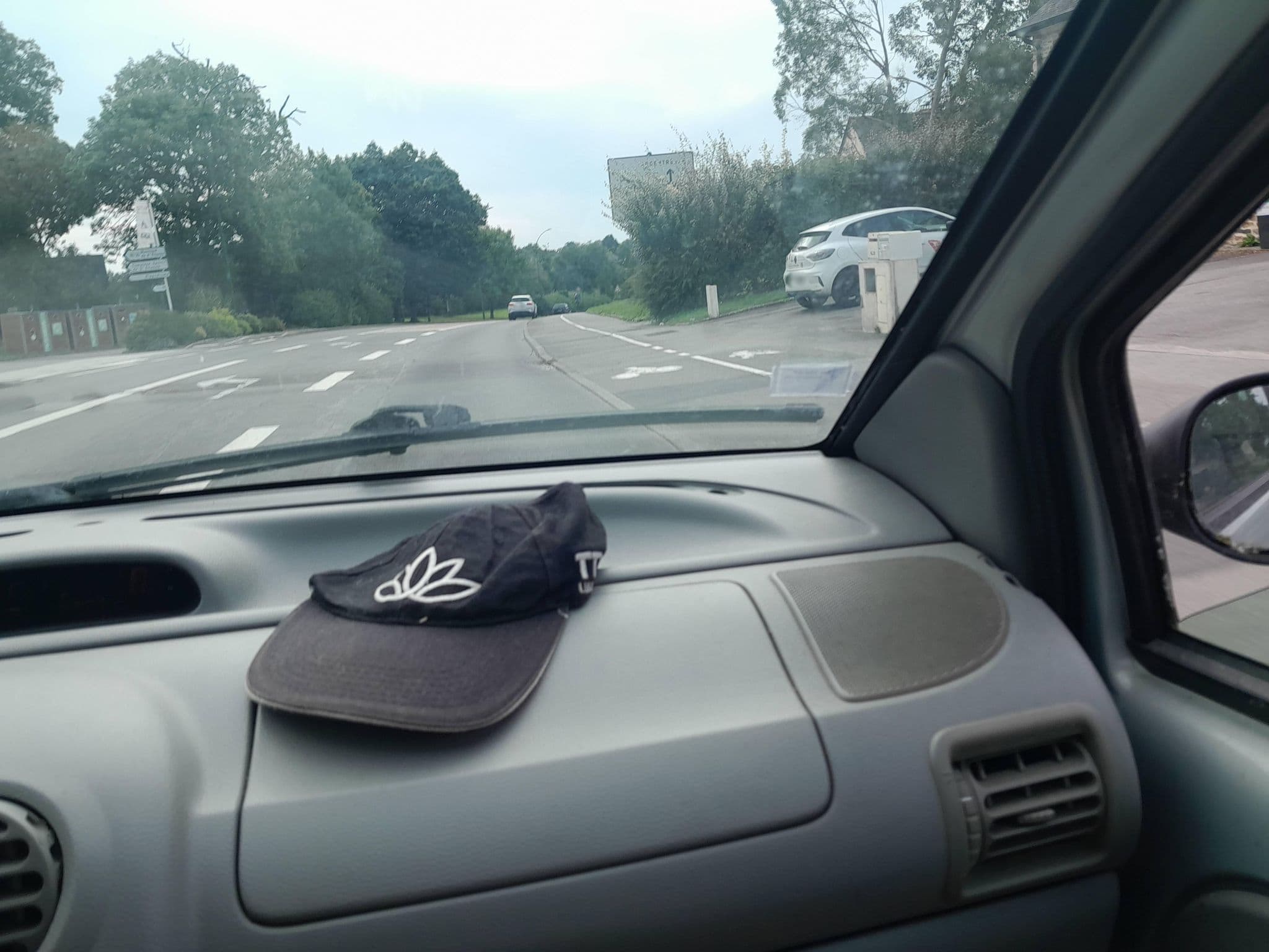 Street view near Aire de stationnement à Vitré, Vitré — © hautetension08 (CC BY-SA · Mapillary)