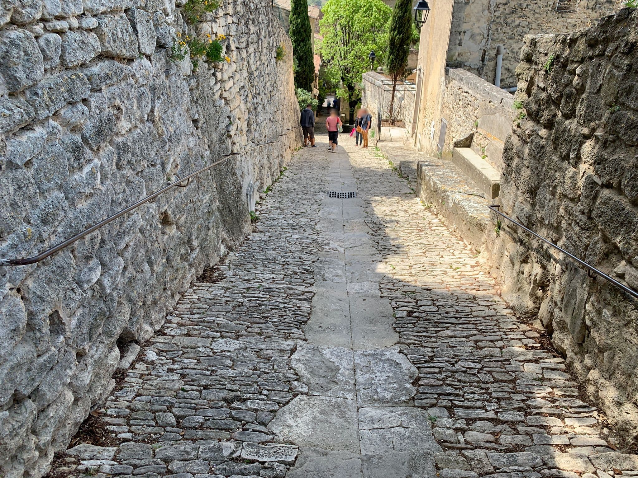 Street view near Domaine de l'Illet, Bonnieux — © multimaze (CC BY-SA · Mapillary)