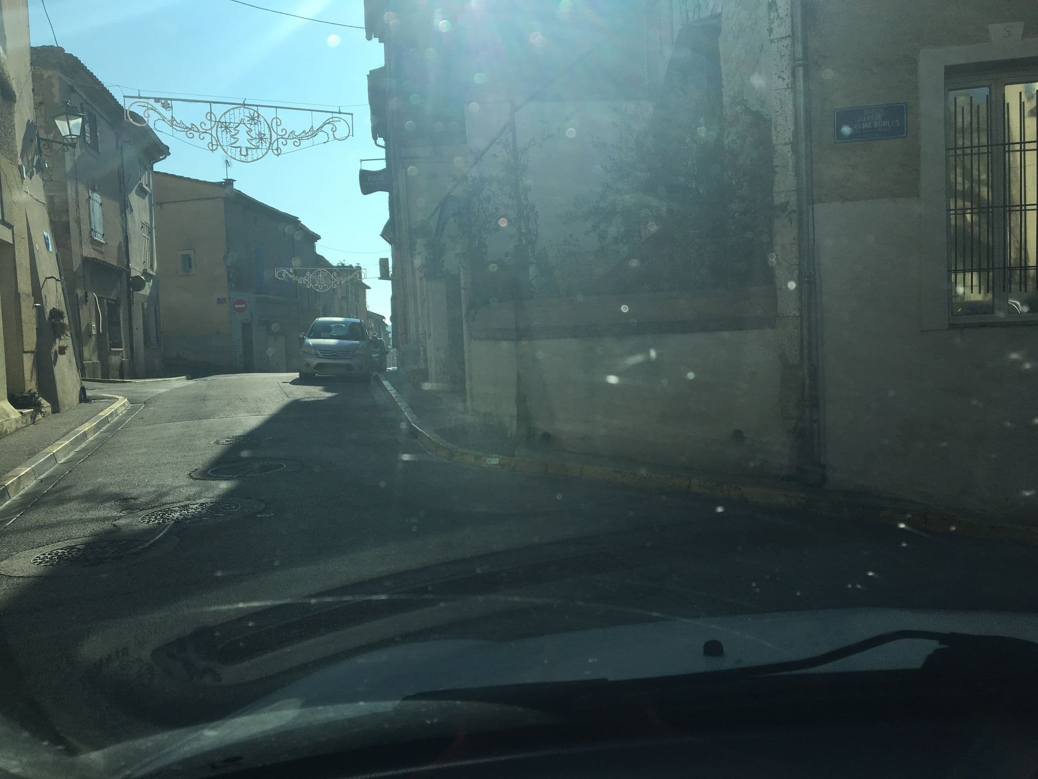 Street view near Pierre et Vacances, Mallemort — © cabinetcourbi (CC BY-SA · Mapillary)