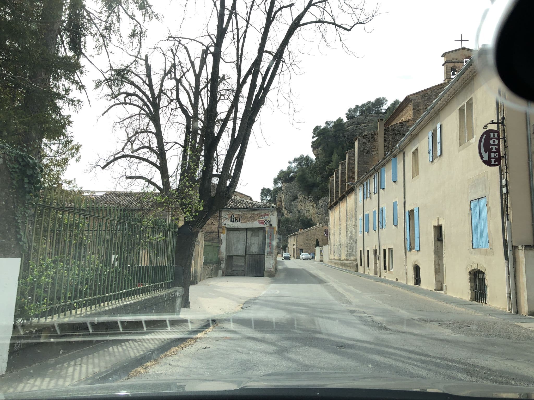 Street view near Hôtel Notre-Dame de Lumière, Goult — © multimaze (CC BY-SA · Mapillary)