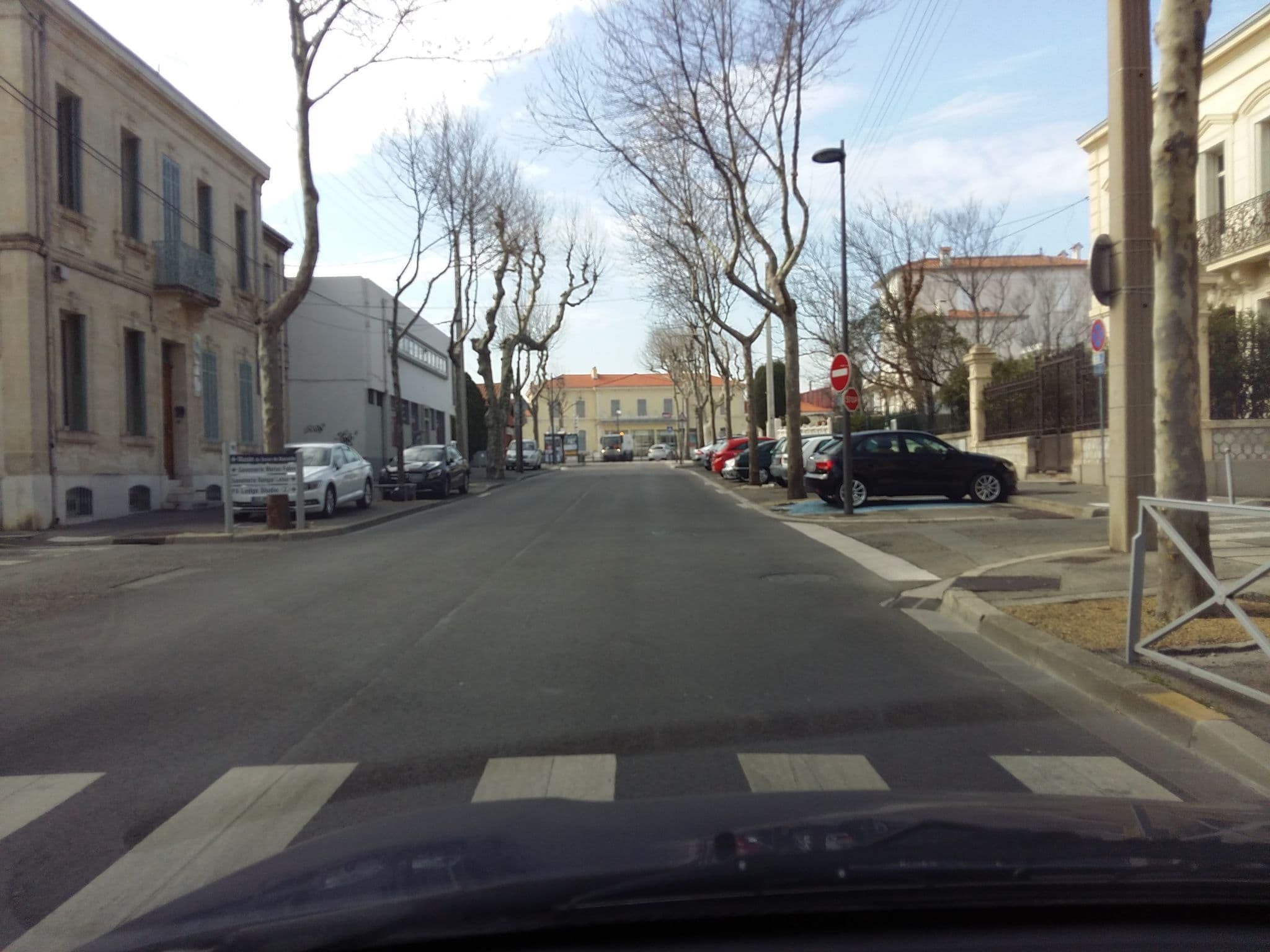 Street view near Hotel de Provence, Salon-de-Provence — © zimmy (CC BY-SA · Mapillary)