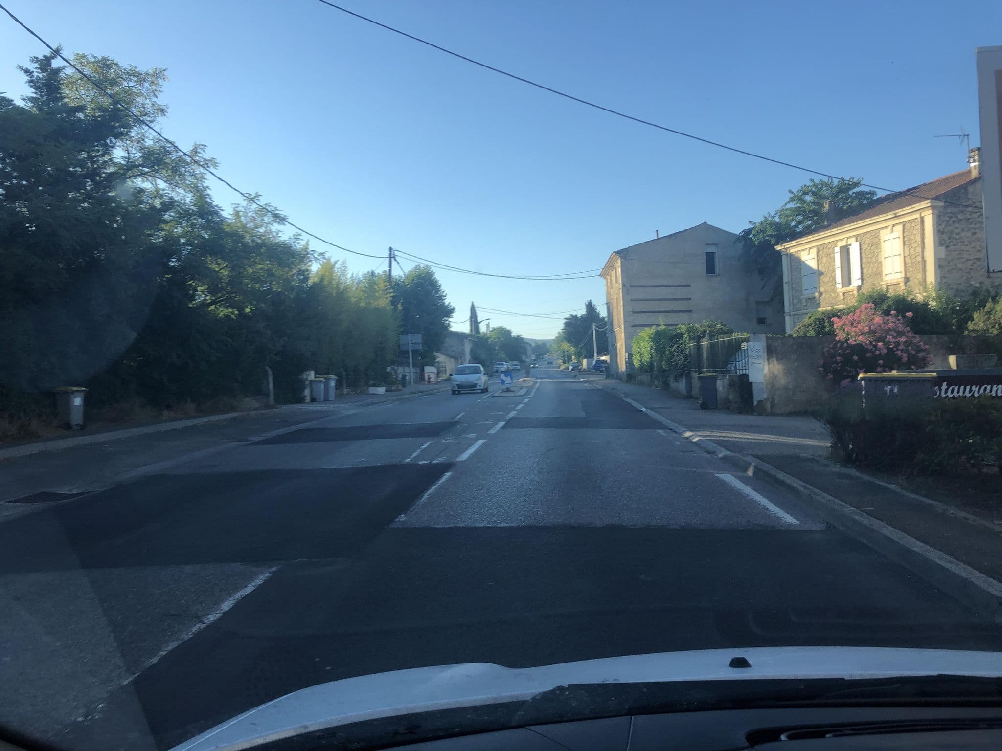Street view near La Bastide Hotel Hameau Pont Royal, Mallemort — © zimmy (CC BY-SA · Mapillary)