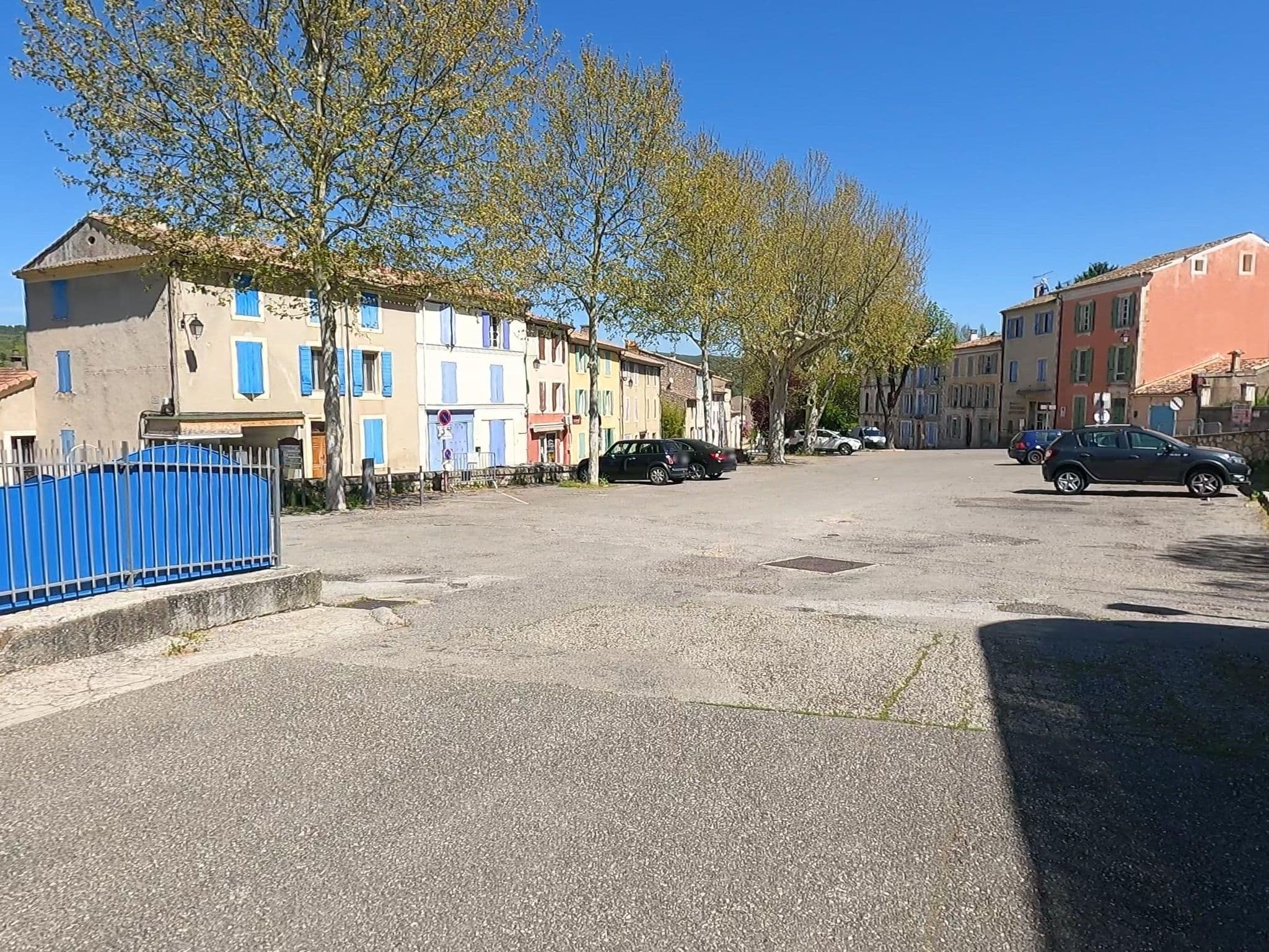 Street view near la belle cour, Céreste — © voyage-hors-saison (CC BY-SA · Mapillary)