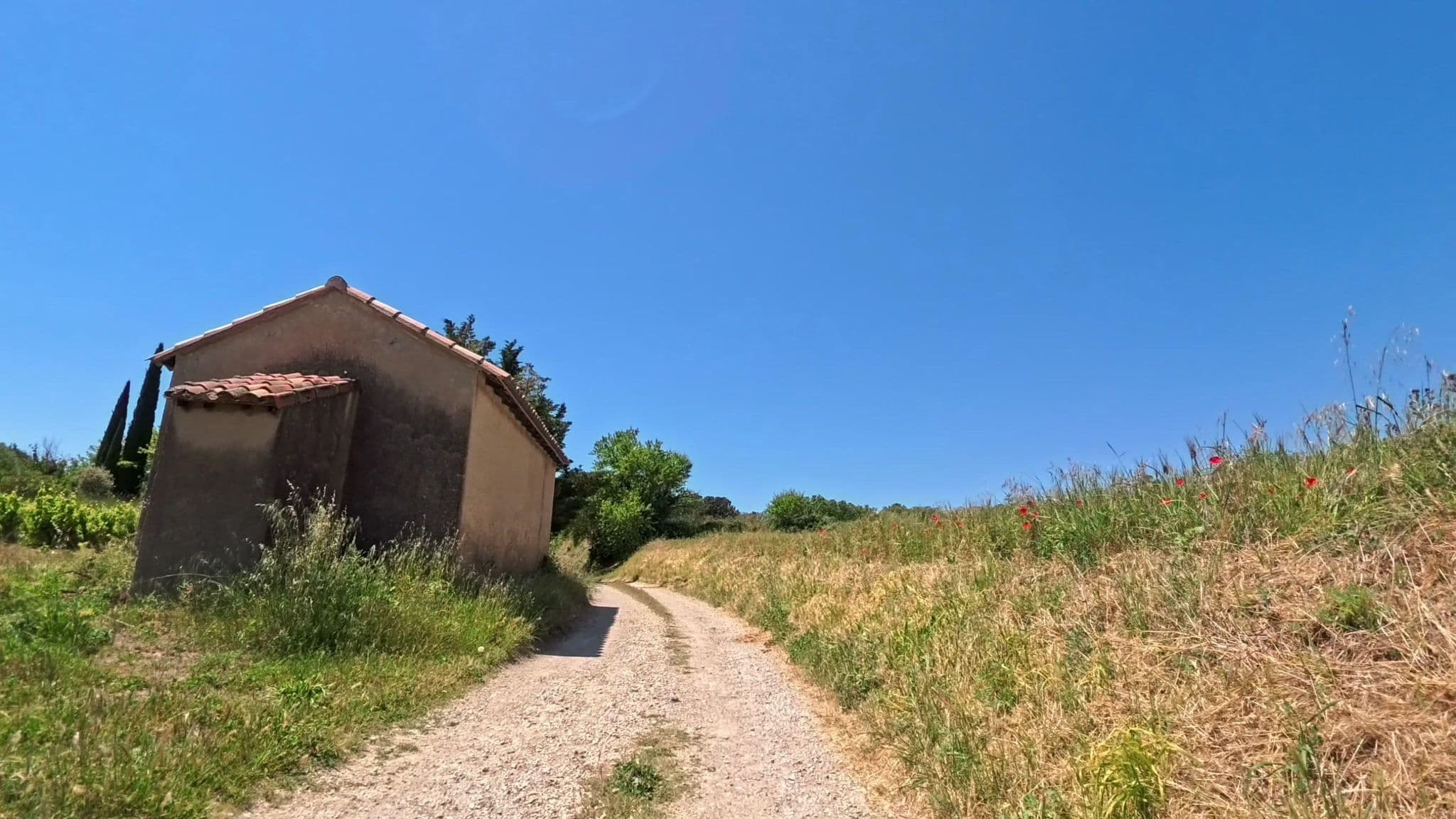 Street view near Charmante maison de village, Cucuron — © voyage-hors-saison (CC BY-SA · Mapillary)