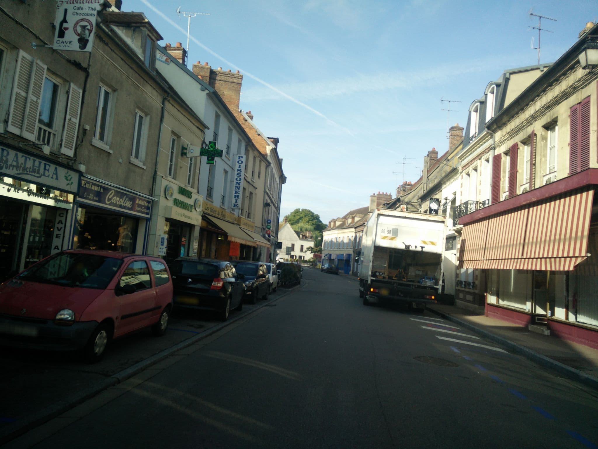 Street view near L'insolite escapade, Pacy-sur-Eure — © ratzillas (CC BY-SA · Mapillary)